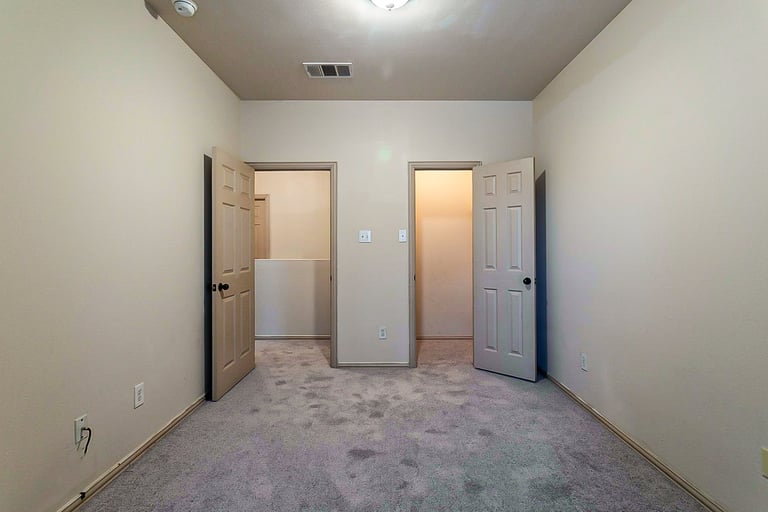 Photo 17 of 21 - 6321 Benavides Dr, Dallas, TX 75217