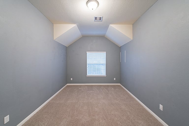 Photo 24 of 34 - 2208 Hannah Creek Ct, Houston, TX 77089