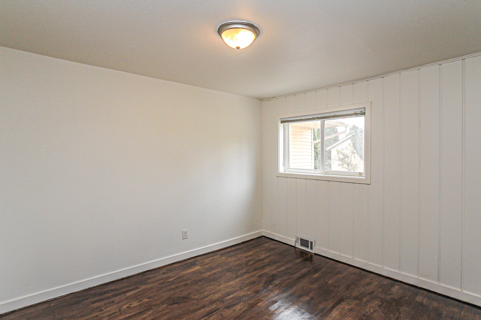 Photo 15 of 21 of 6426 S G St, Tacoma, WA