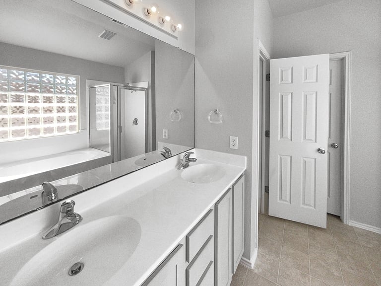 Photo 13 of 18 - 17309 Orwell Ln, Round Rock, TX 78664