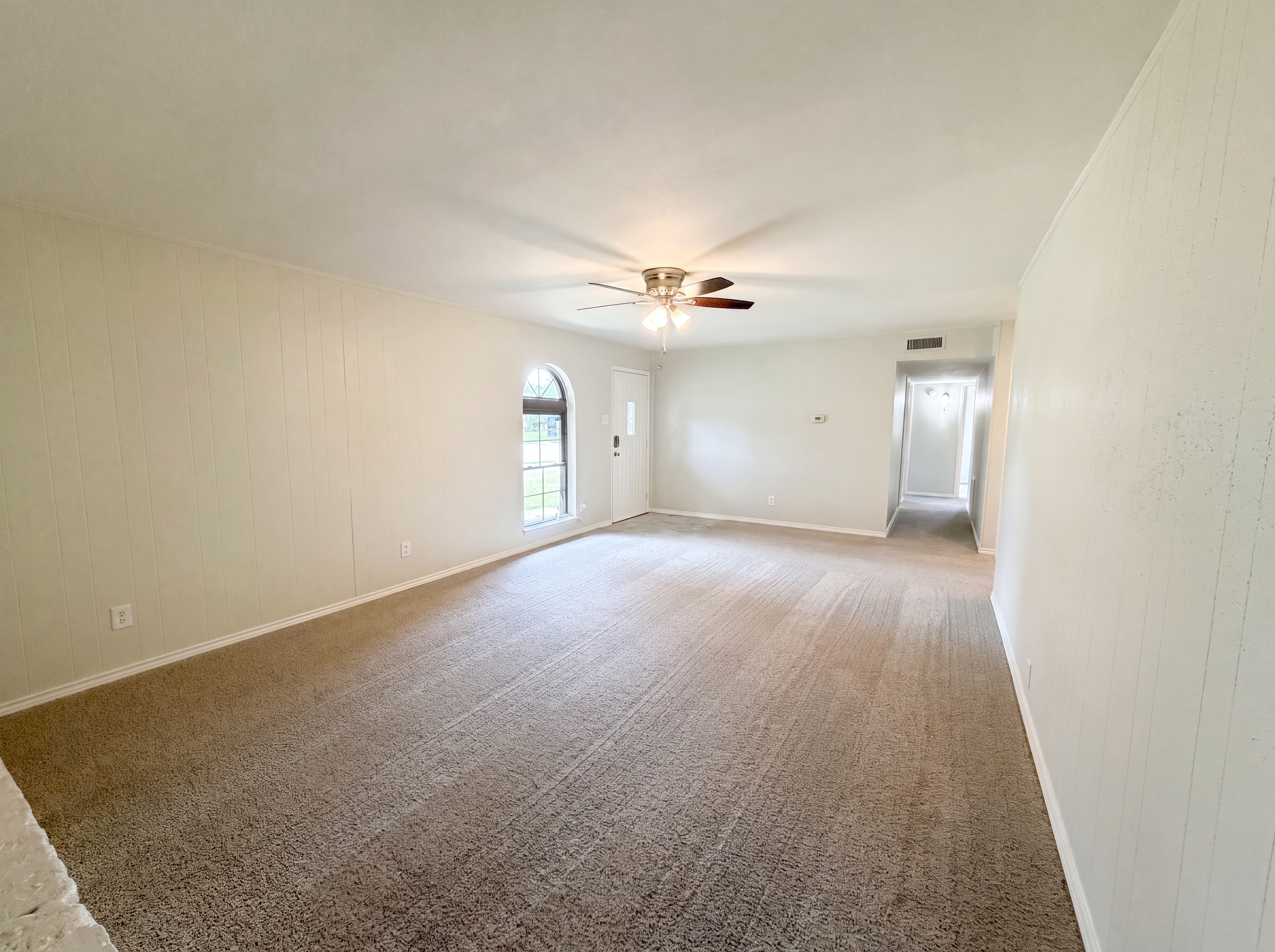 Photo 7 of 29 of 1102 Hillwood Dr, Lewisville, TX