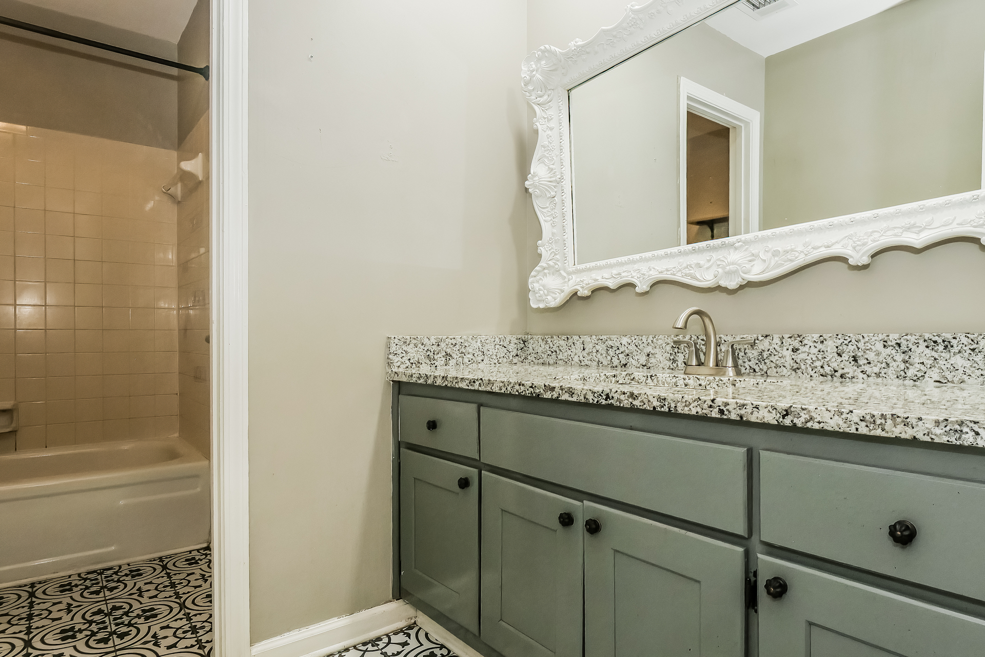 Photo 15 of 41 of 3530 Josee Ln, Bartlett, TN