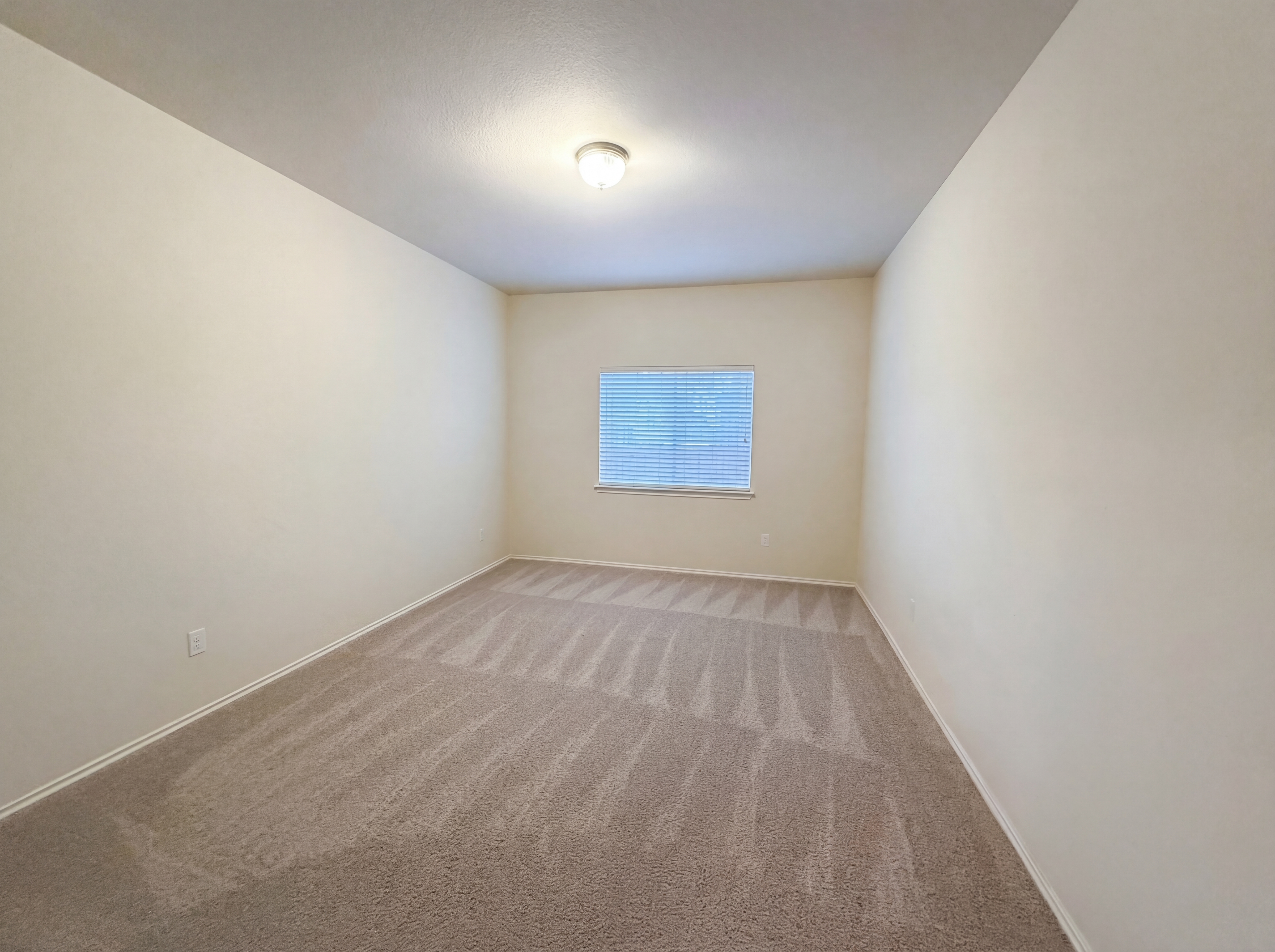 Photo 13 of 24 of 6206 Suellen Ln, Killeen, TX