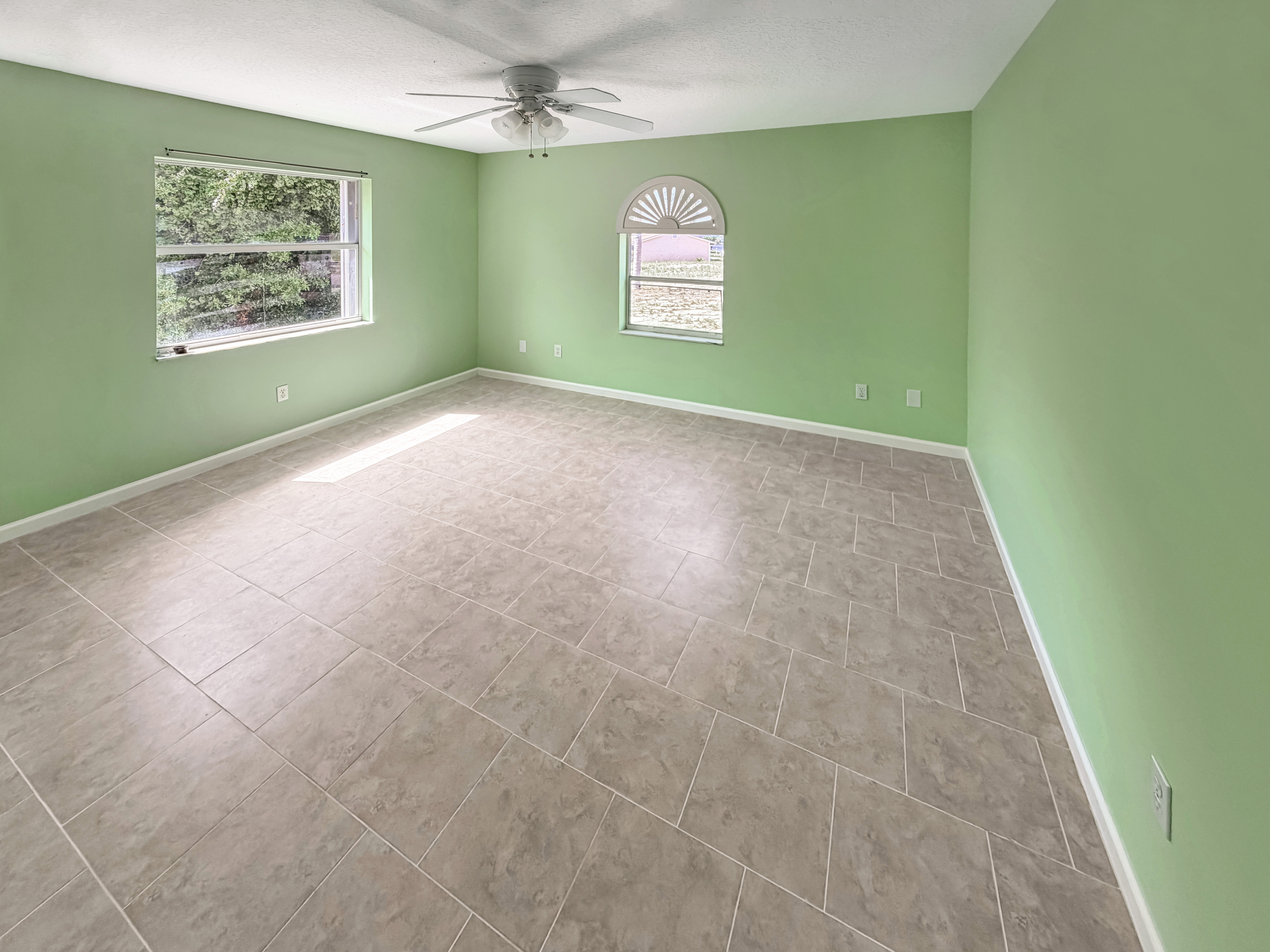 Photo 11 of 18 of 2361 NE 21st Ave, Jensen Beach, FL