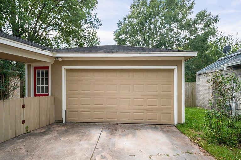 Photo 32 of 35 - 15014 Penn Hills Ln, Houston, TX 77062