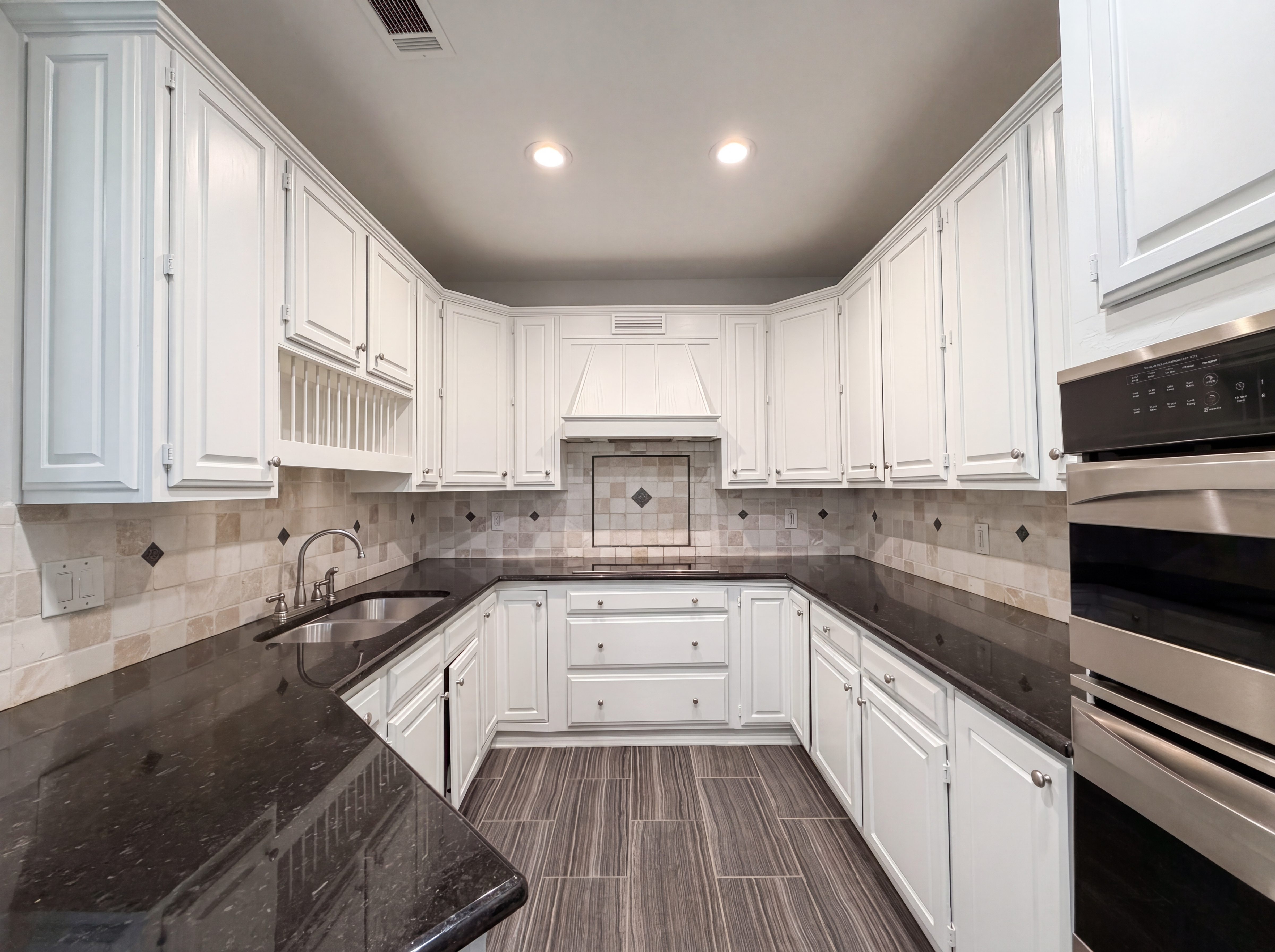 Photo 2 of 27 of 7707 Windmere Ct, Irving, TX