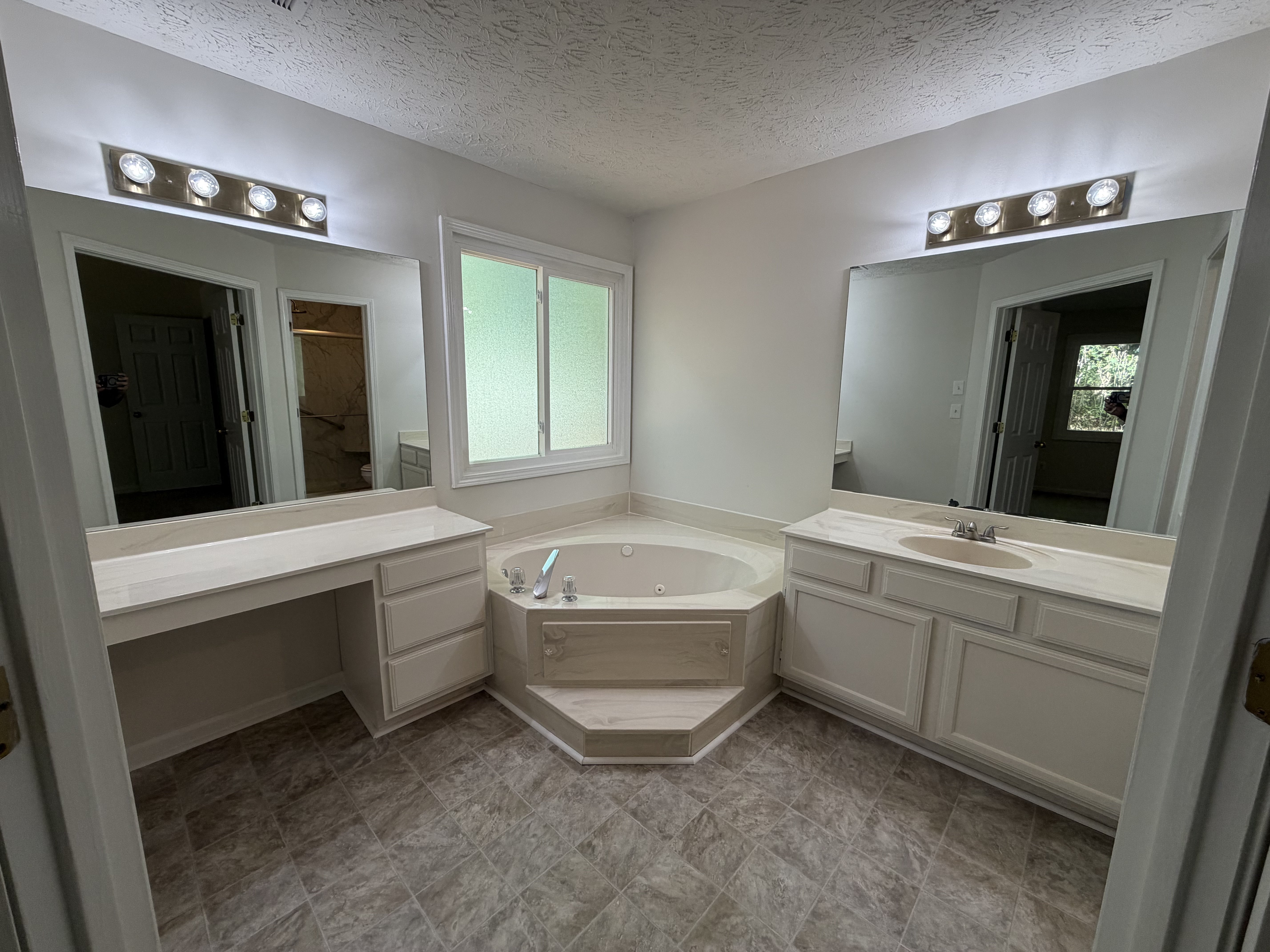 Photo 11 of 15 of 3725 Windy Hill Dr SE, Conyers, GA