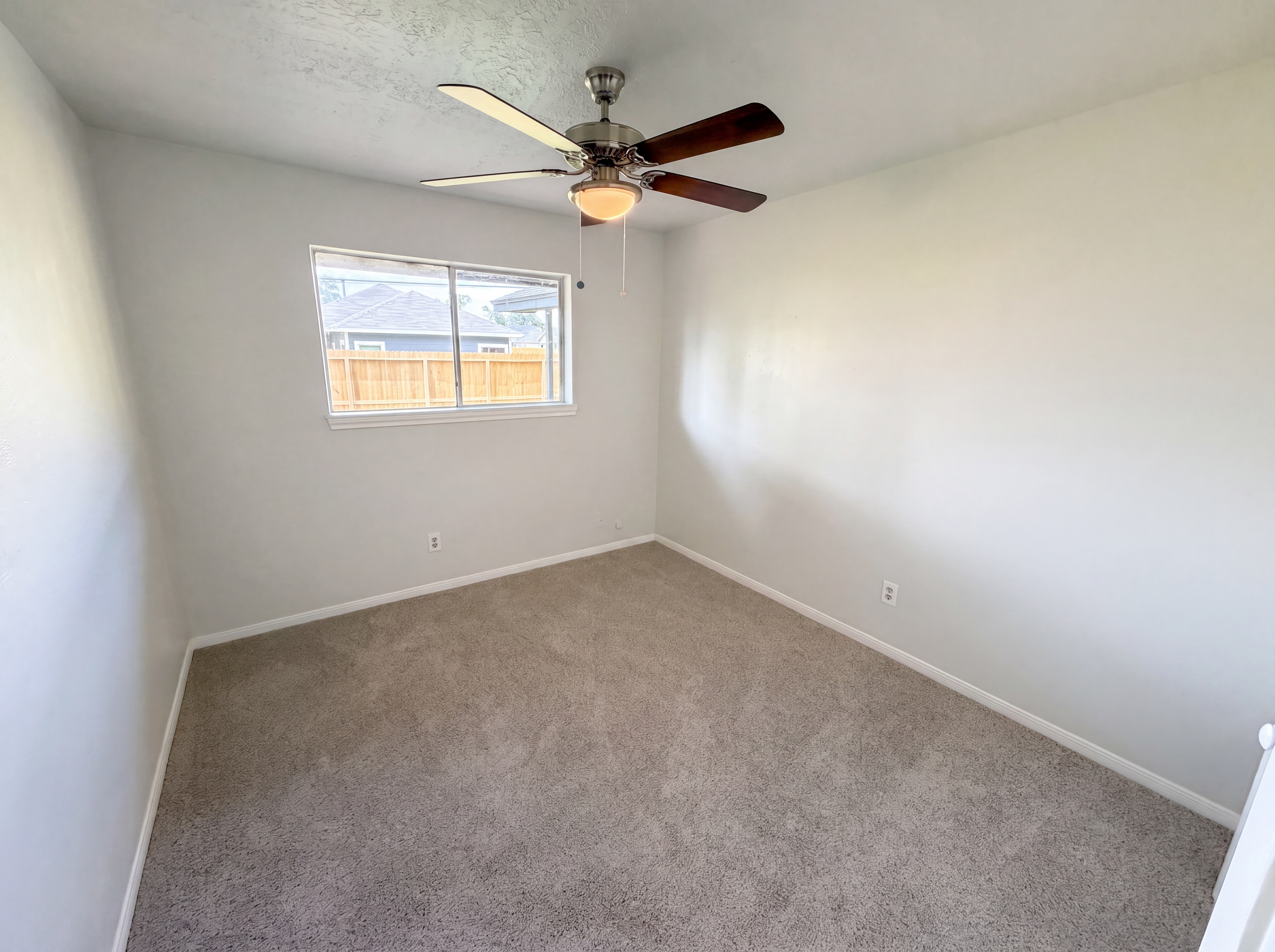 Photo 4 of 21 of 311 Fir Ridge Dr, Huffman, TX