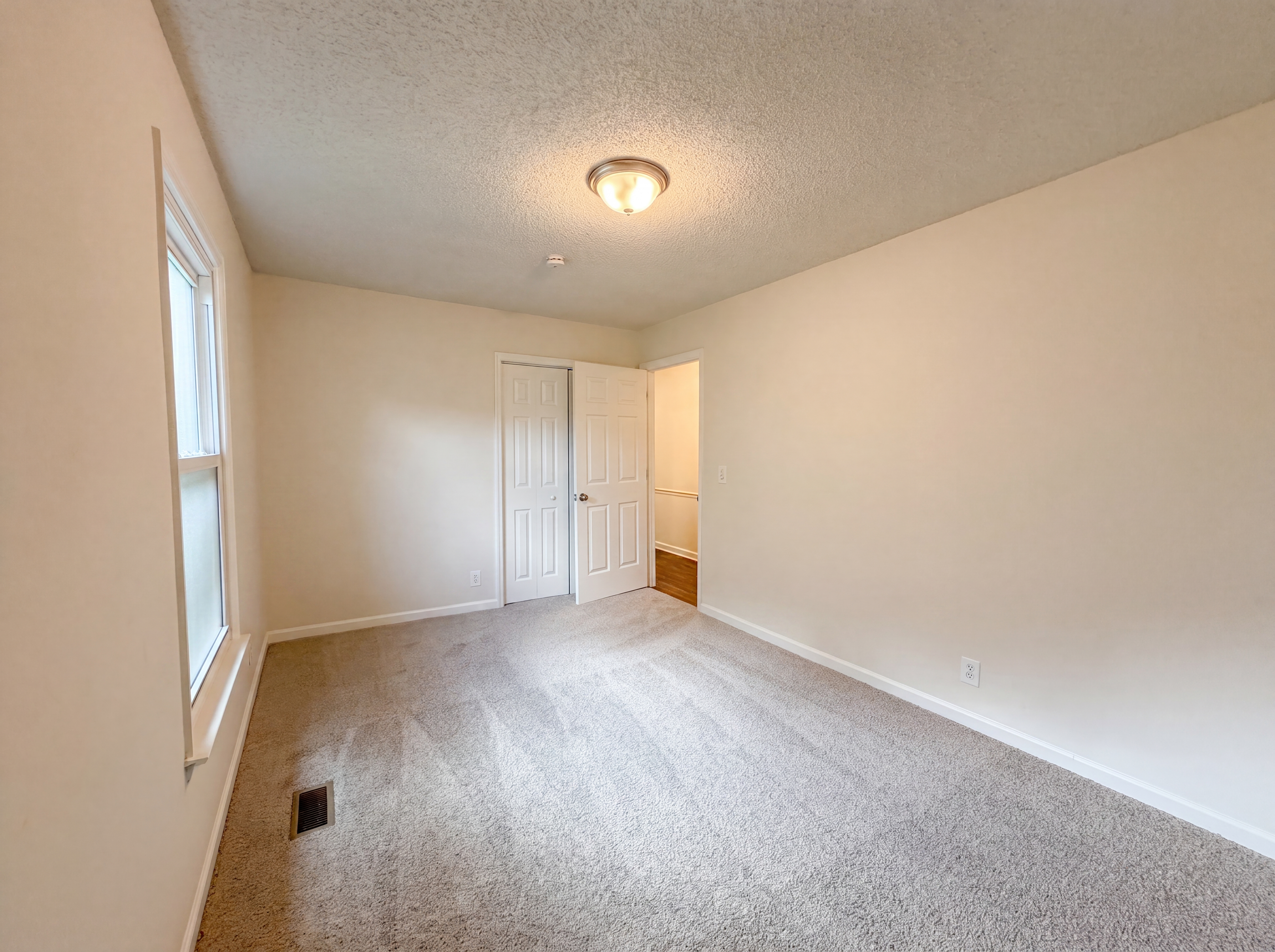 Photo 15 of 22 of 4023 Cavalier Dr, Murfreesboro, TN