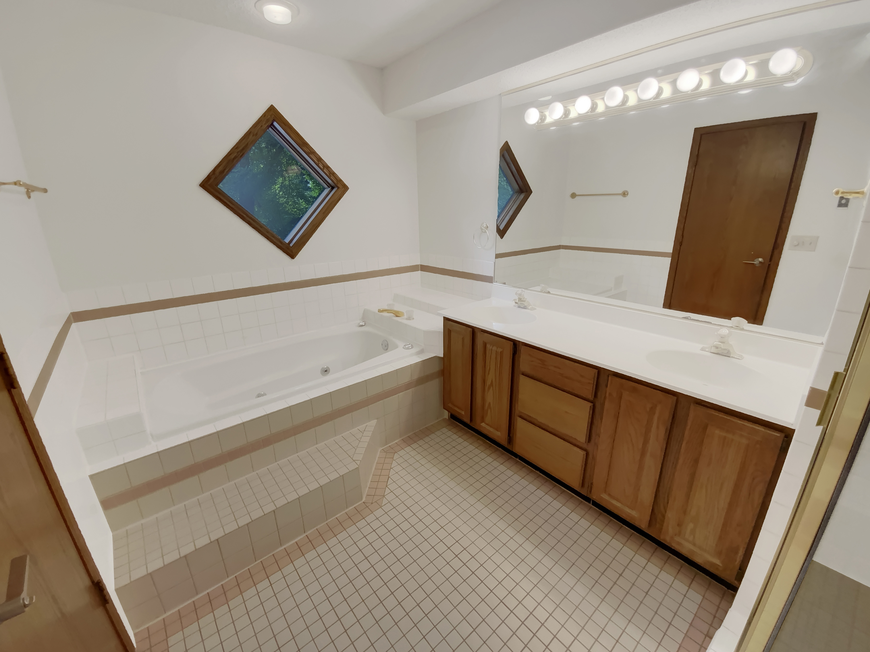 Photo 10 of 21 of 6991 Edenvale Blvd, Eden Prairie, MN
