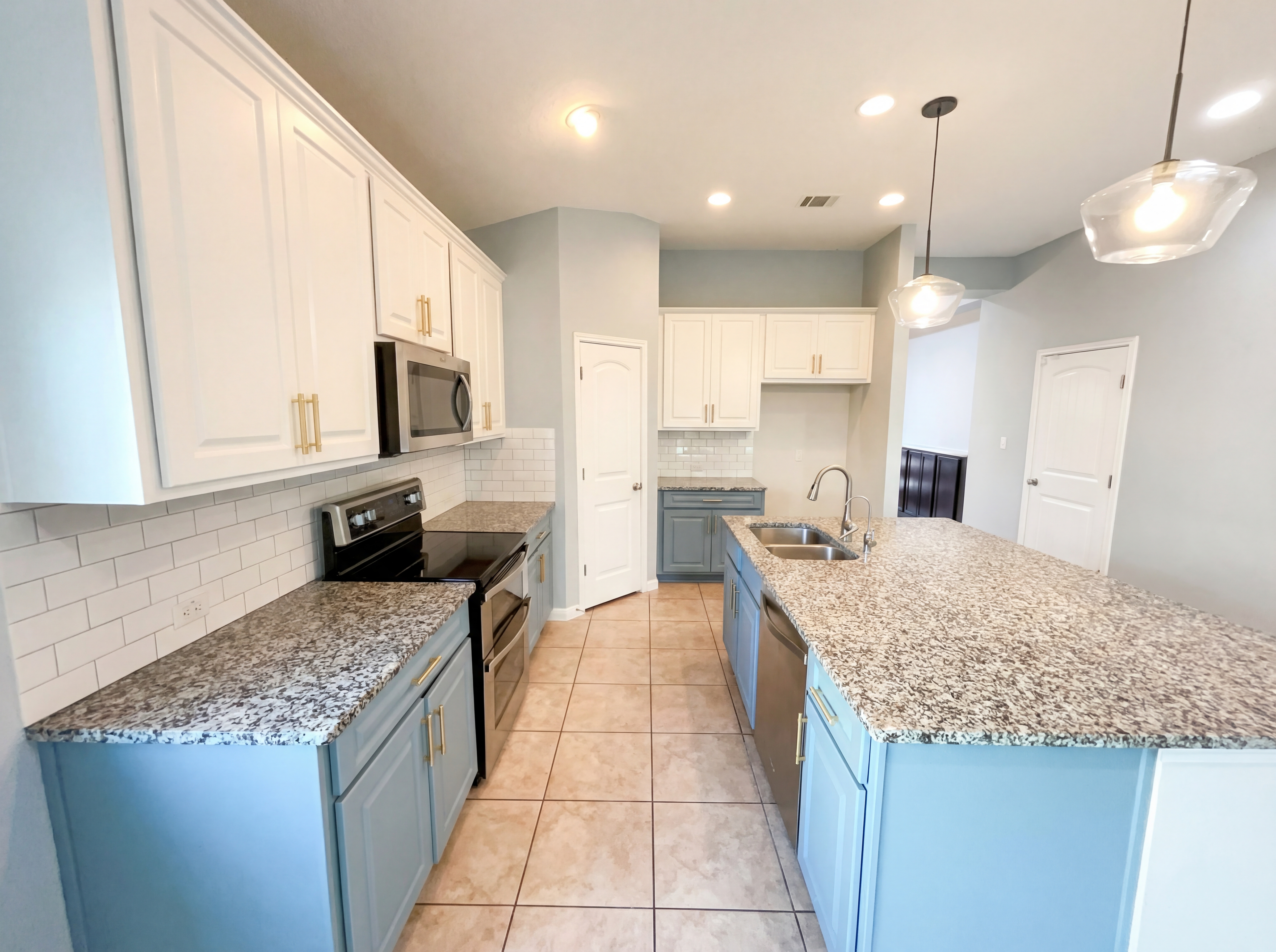 Photo 11 of 19 of 19300 Elk Horn Dr, Pflugerville, TX