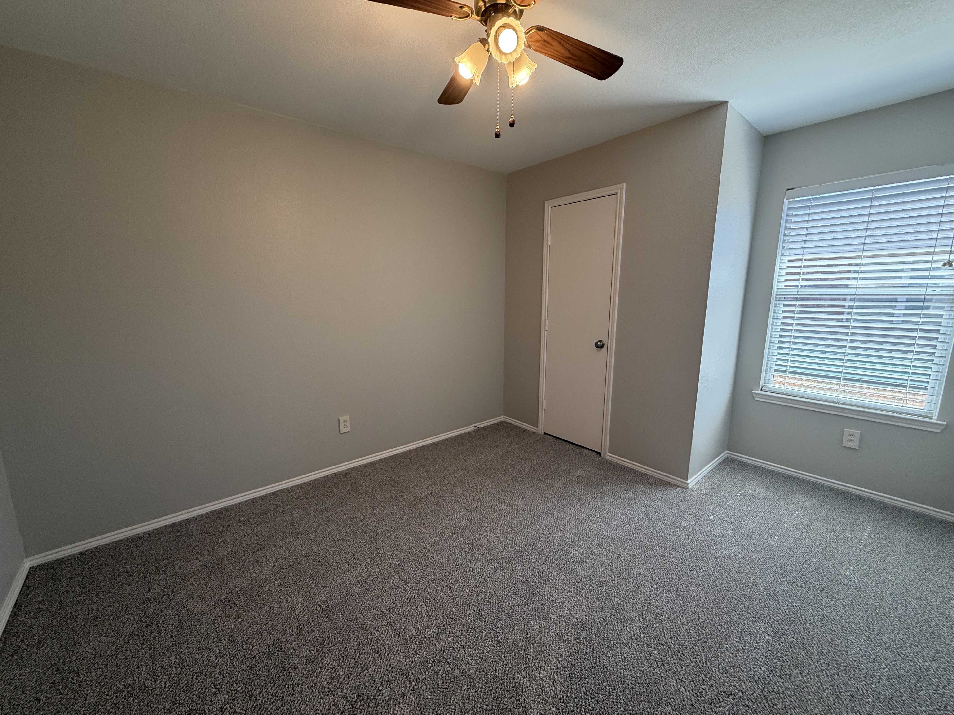 Photo 19 of 28 of 809 Canyon Cove Dr, Burleson, TX