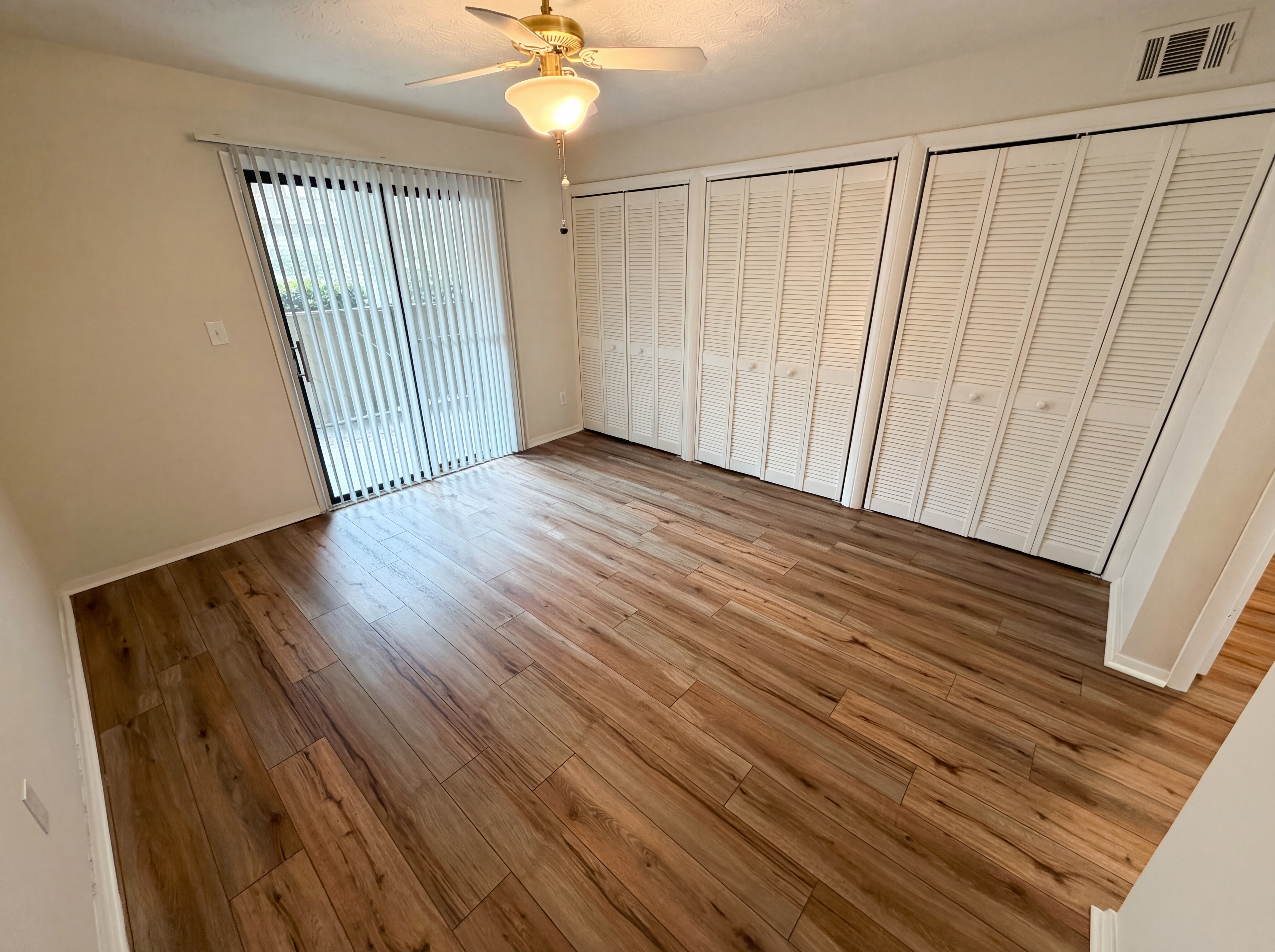 Photo 4 of 24 of 1013 Dunbar Dr, Atlanta, GA
