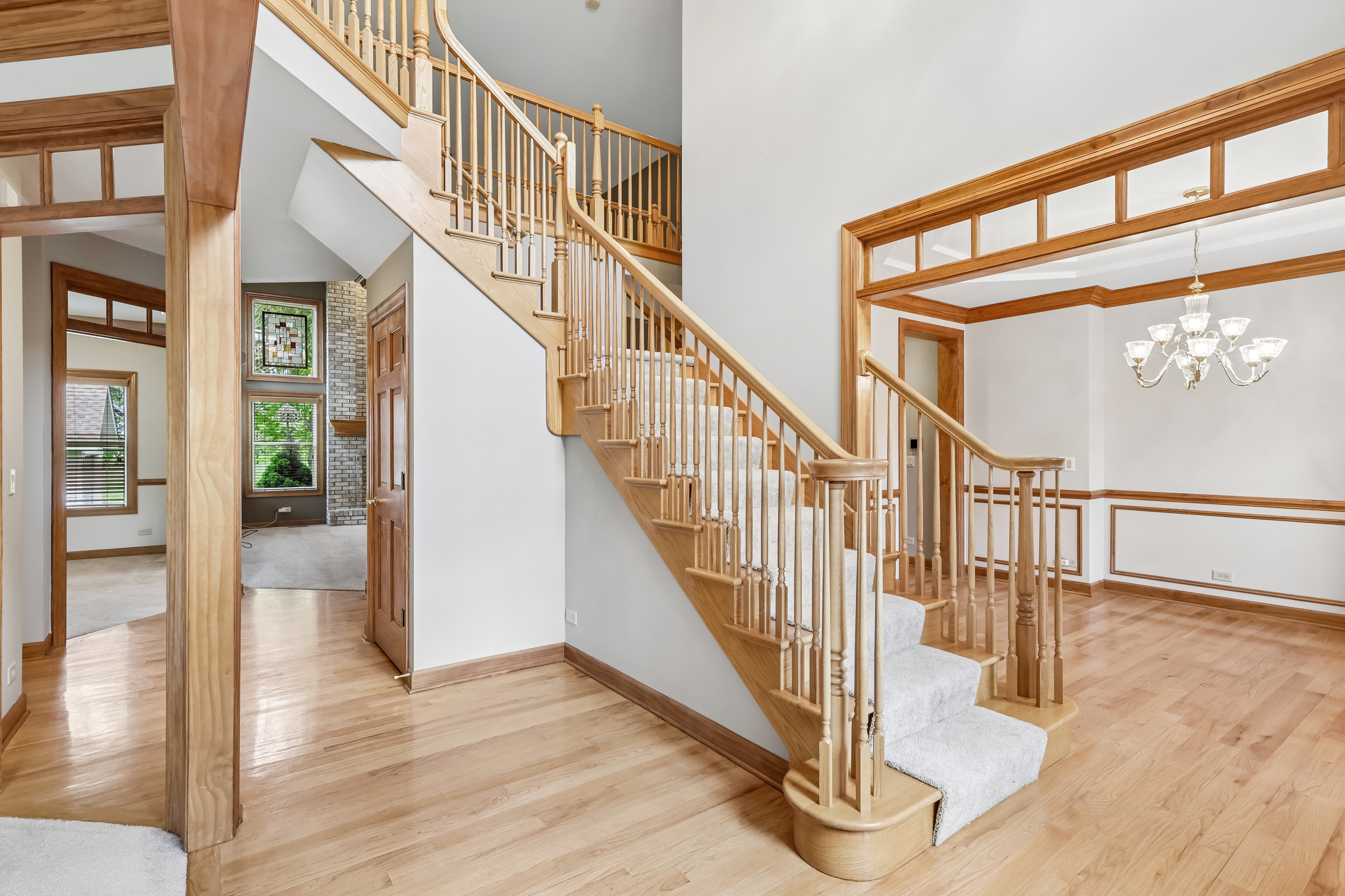 Photo 11 of 41 of 426 Heatherwood Dr, Oswego, IL
