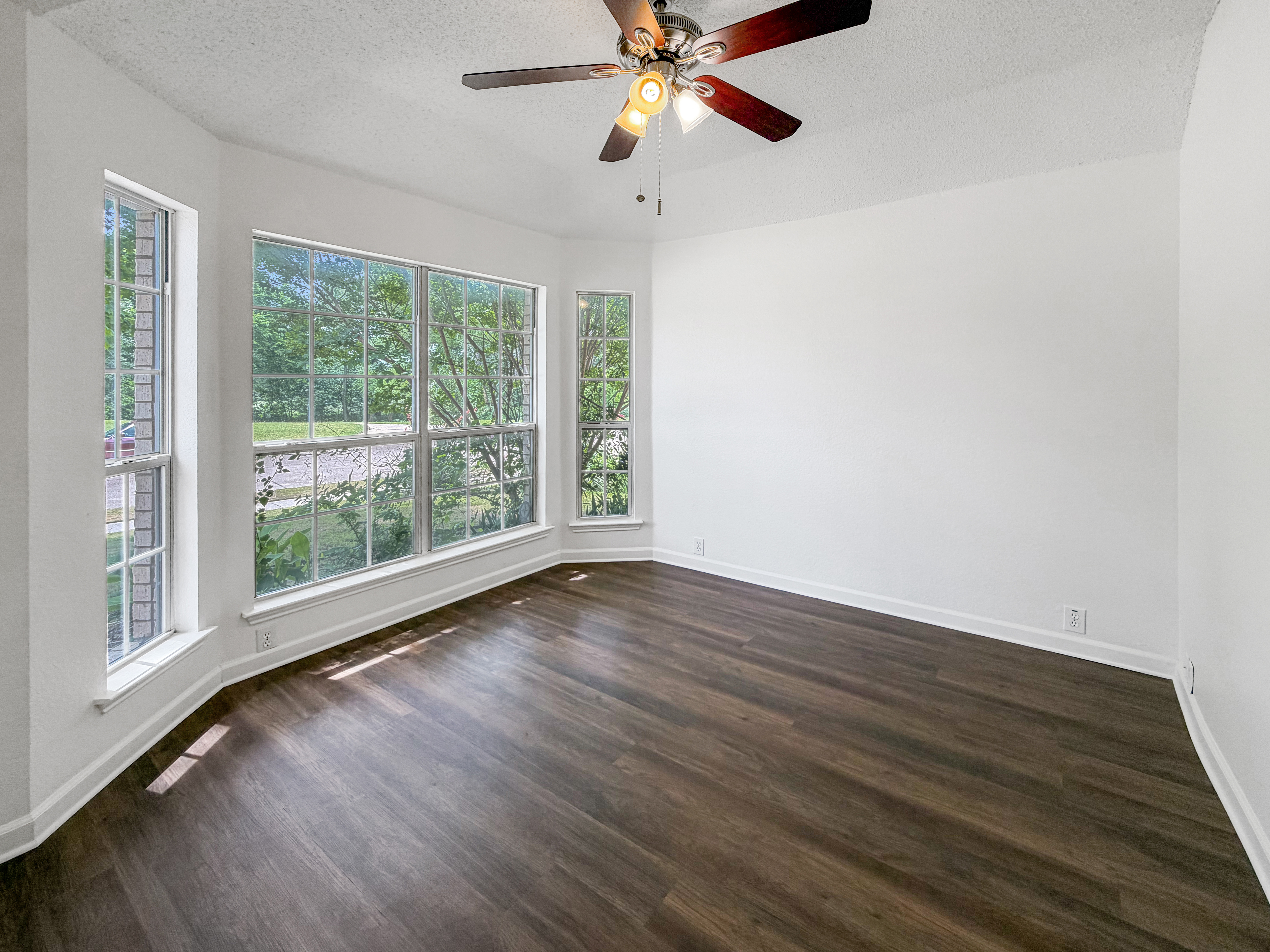 Photo 12 of 16 of 2516 Fairway View Dr, Burleson, TX