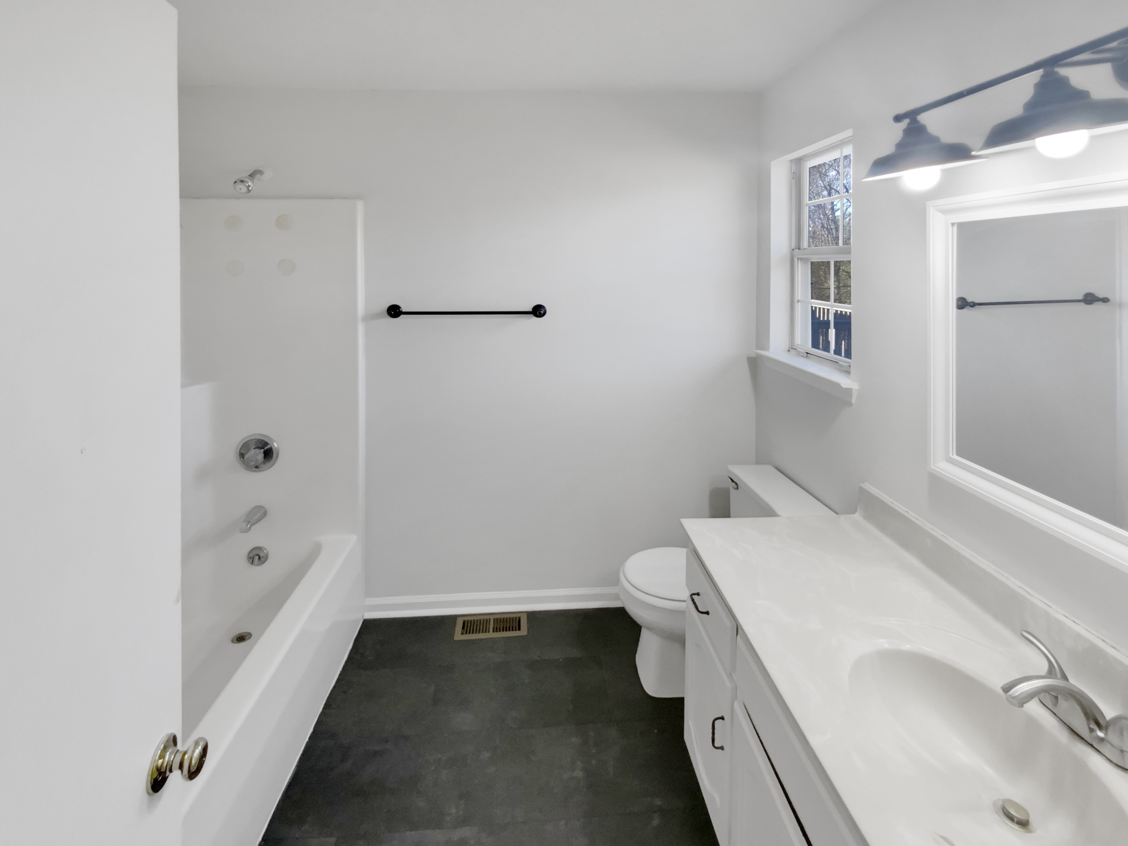 Photo 19 of 23 of 7511 Irongate Dr, Hixson, TN