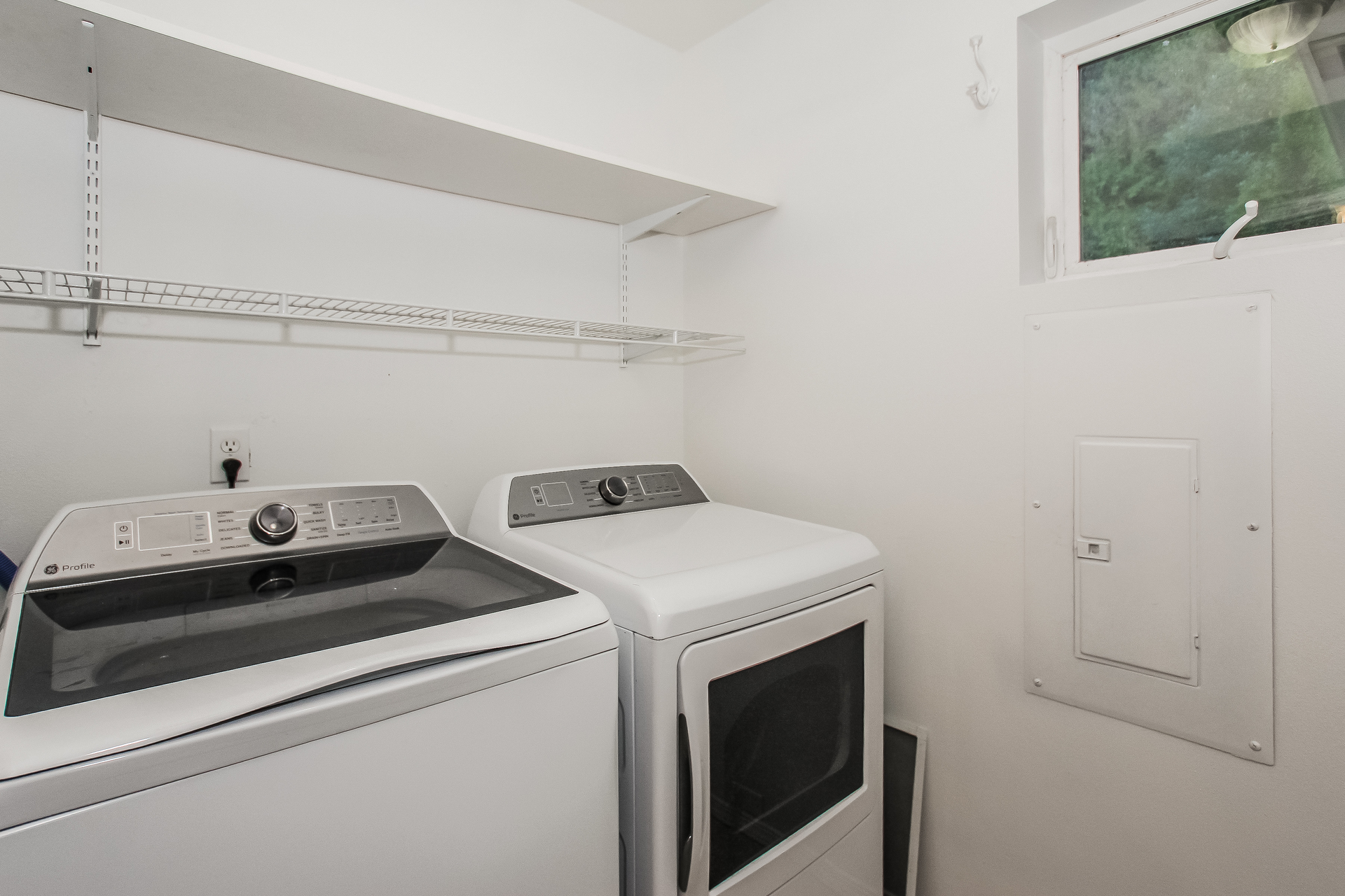 Photo 17 of 21 of 3311 New Hope Cir, Bremerton, WA