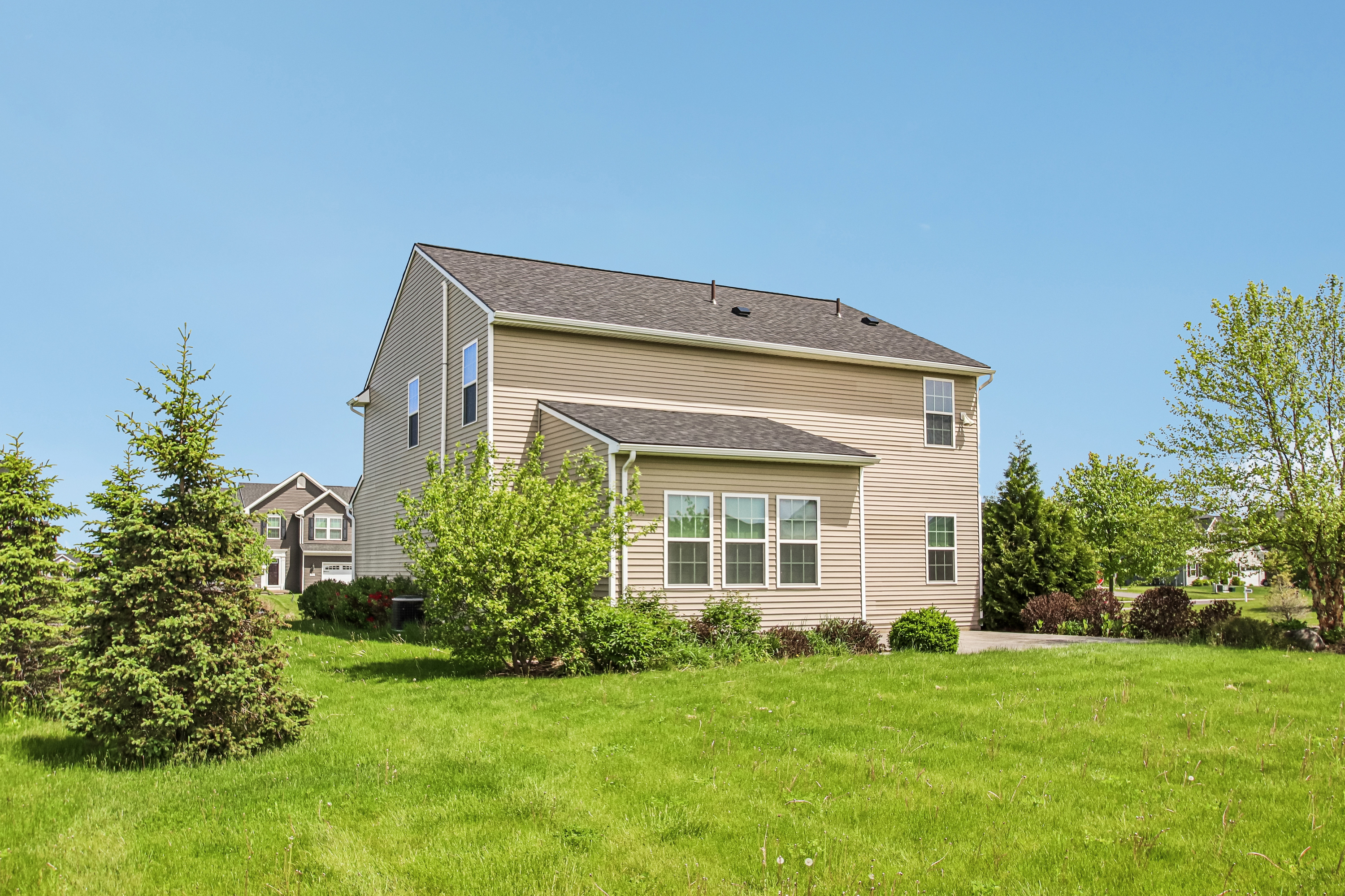 Photo 35 of 48 of 6007 Amber Dr, Farmington, NY