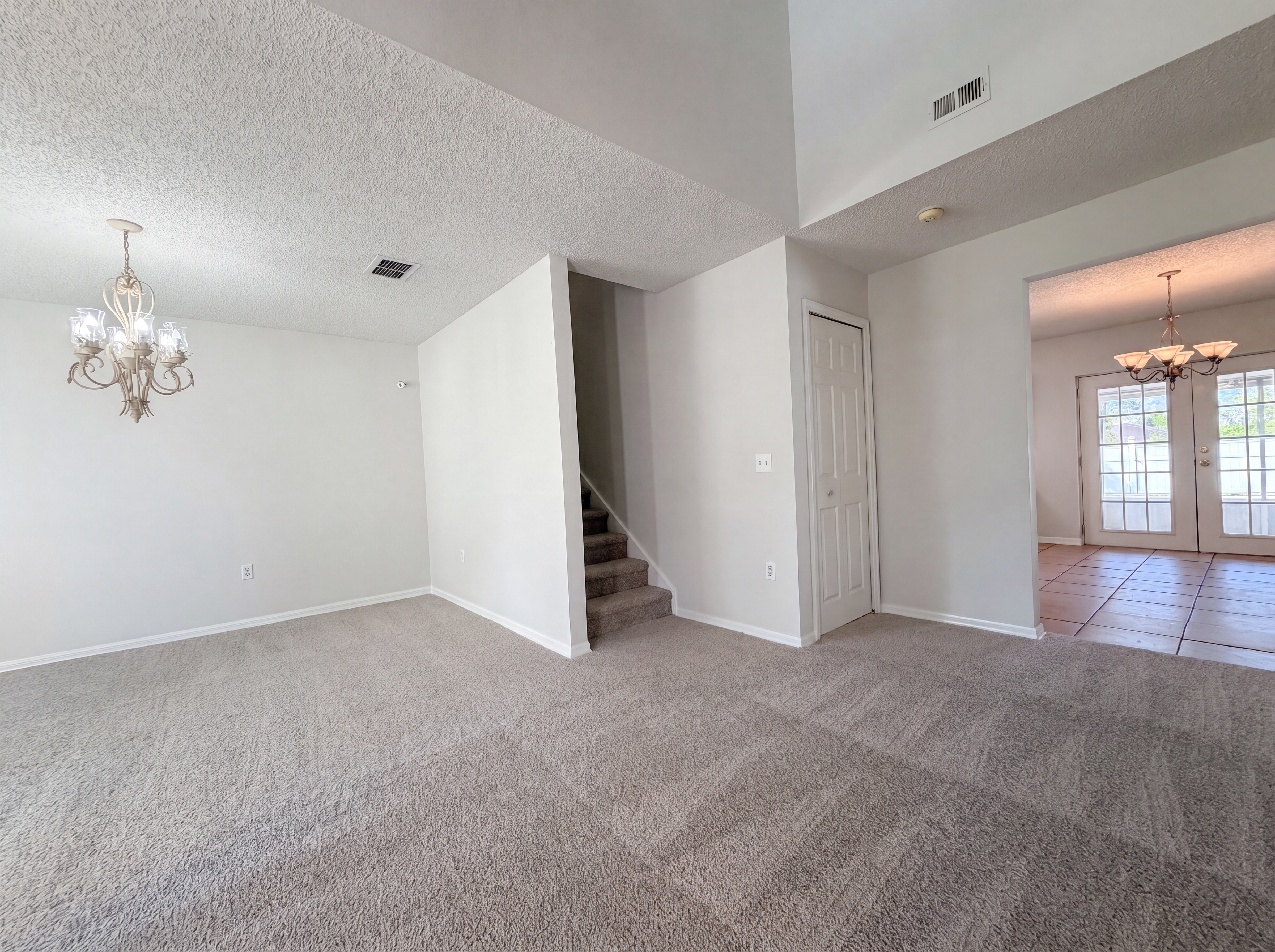 Photo 7 of 26 of 2158 Willesdon Dr W, Jacksonville, FL