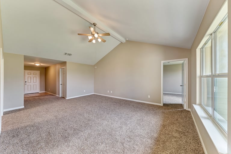 Photo 3 of 22 - 516 Noble Grove Ln, Fort Worth, TX 76140