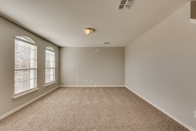 Photo 8 of 34 - 3020 Walnut Ridge Ln, Mesquite, TX 75181