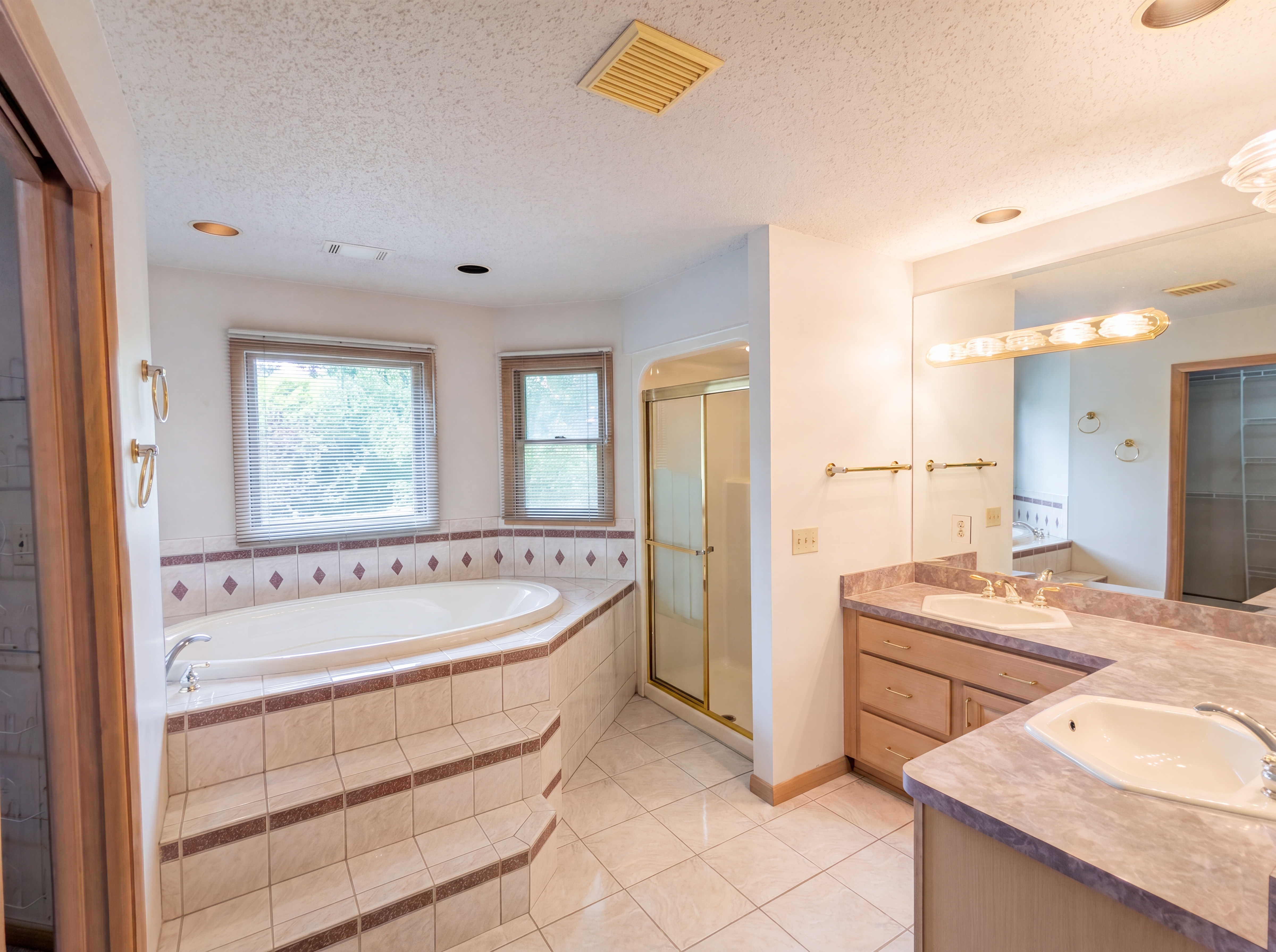 Photo 19 of 33 of 7550 James Dr, North Royalton, OH