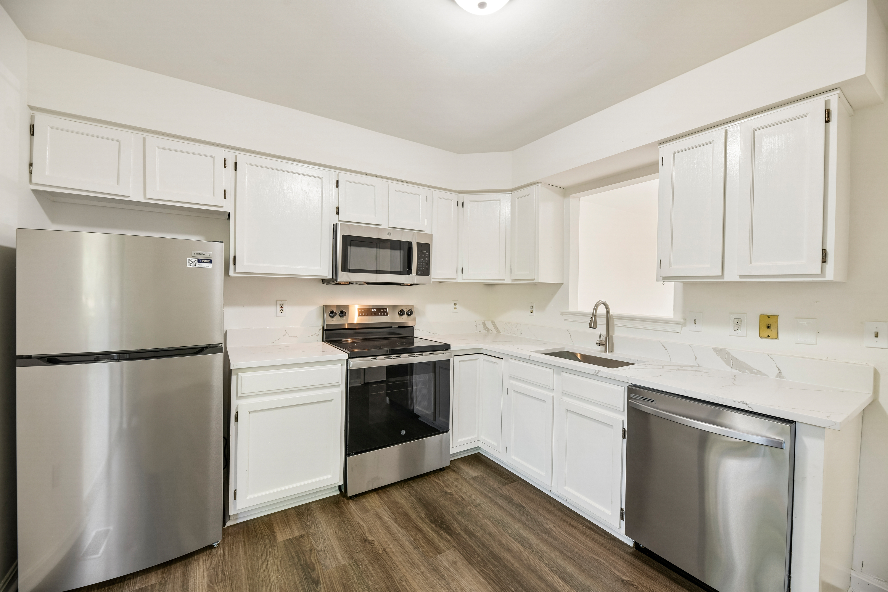 Photo 22 of 37 of 6866 Chasewood Cir, Centreville, VA