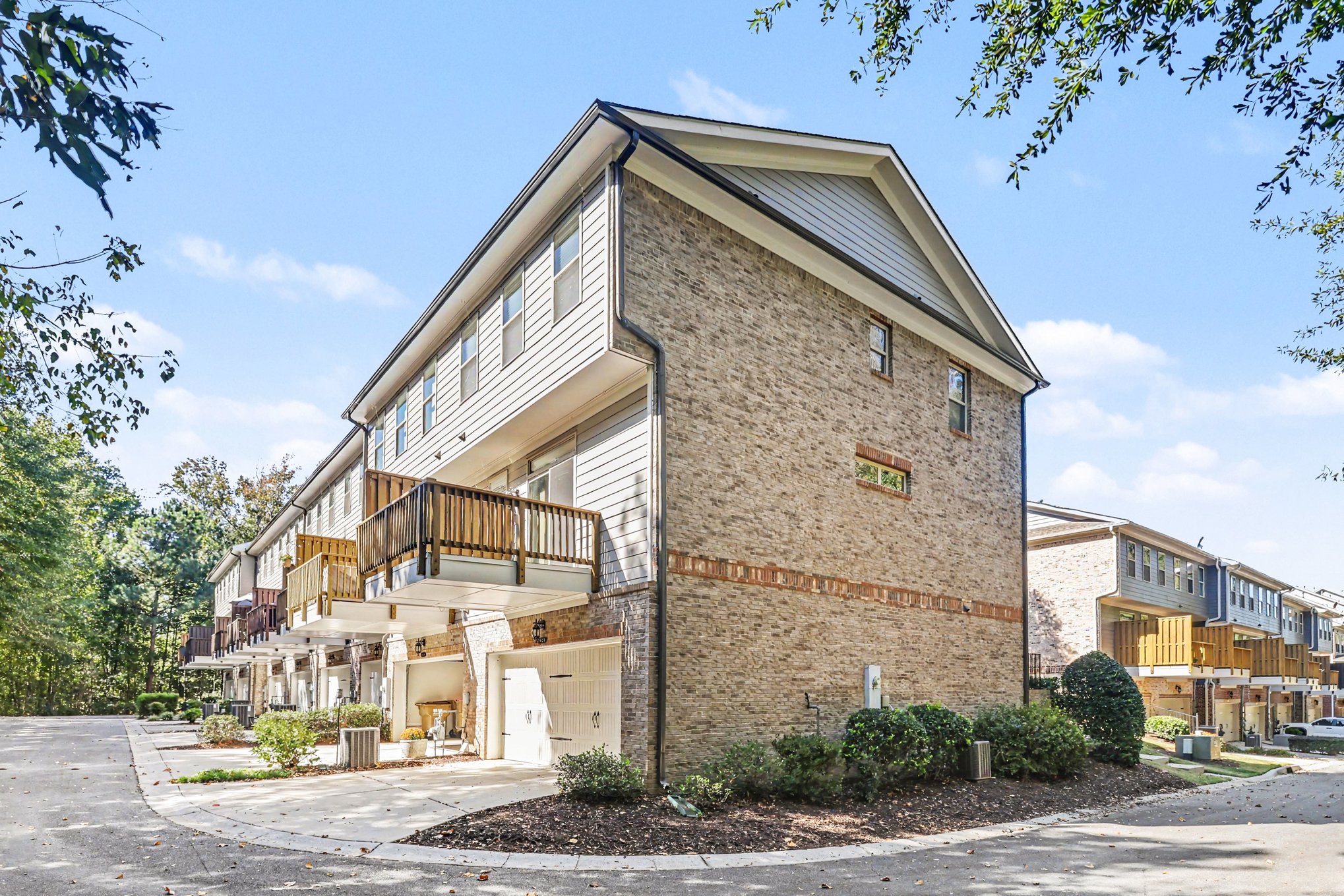 Photo 16 of 19 of 7910 Willoughby Ct, Alpharetta, GA