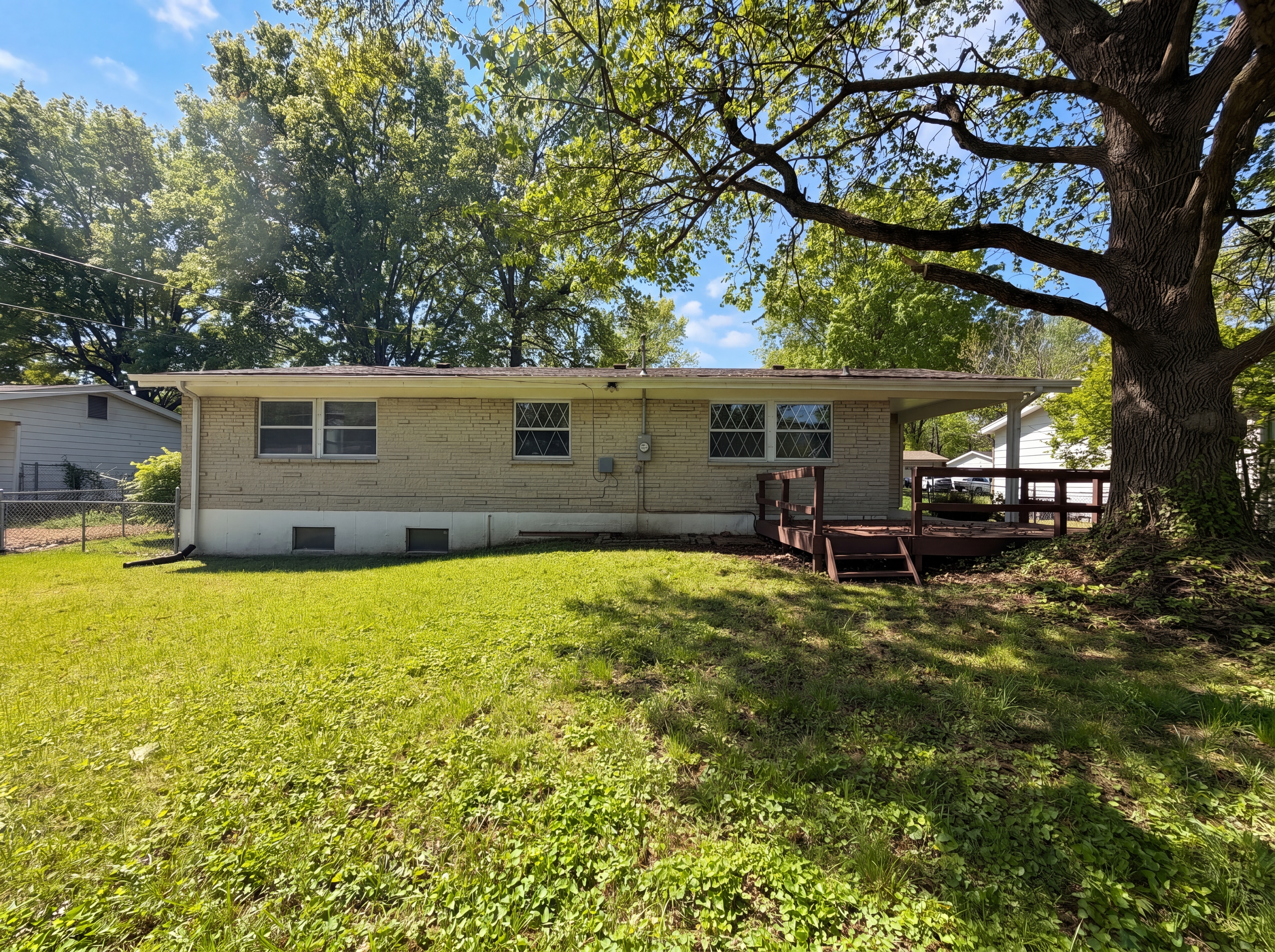 Photo 5 of 18 of 1321 Petite Dr, Saint Louis, MO
