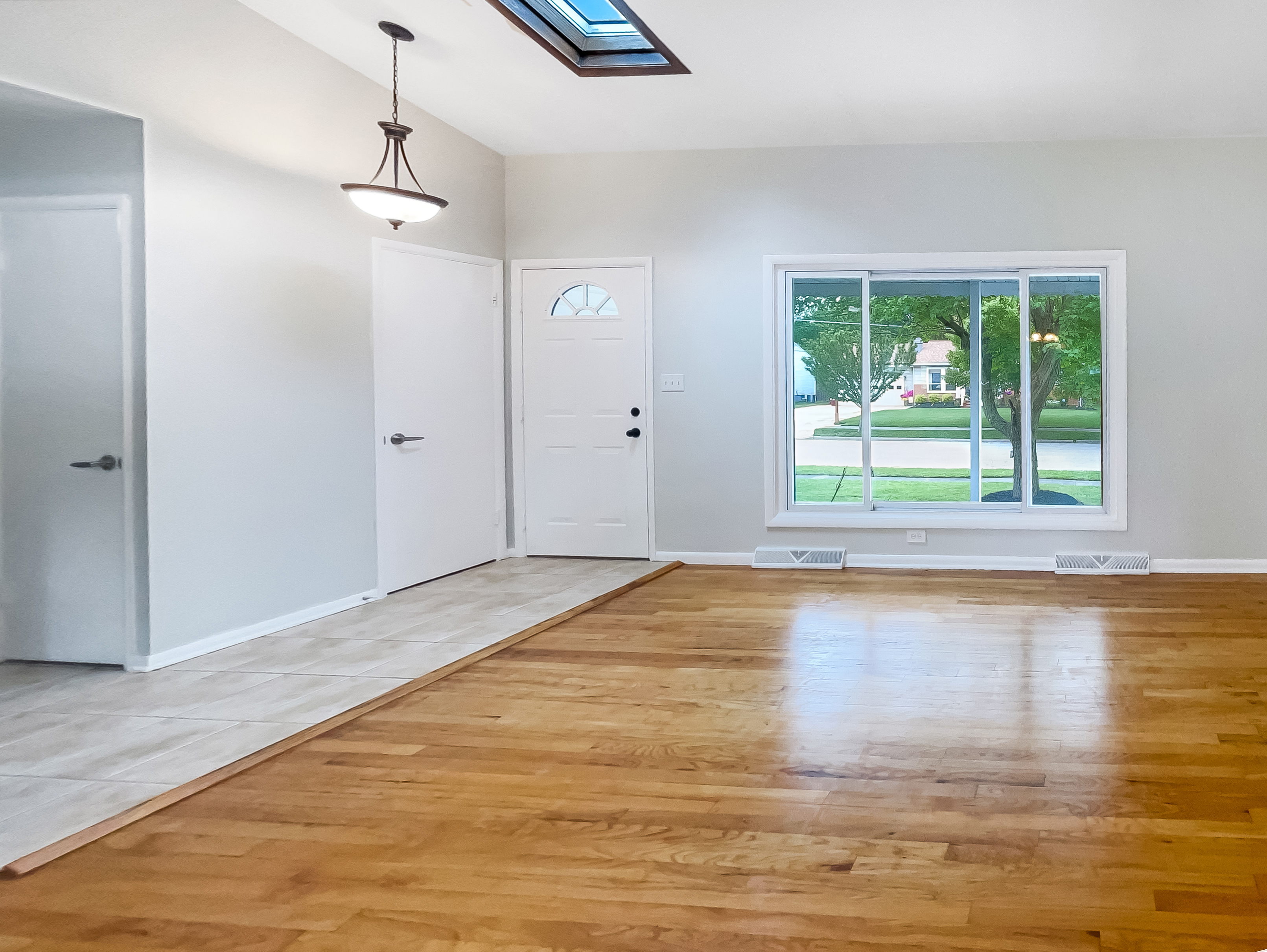 Photo 9 of 24 of 4131 Burton Dr, Stow, OH