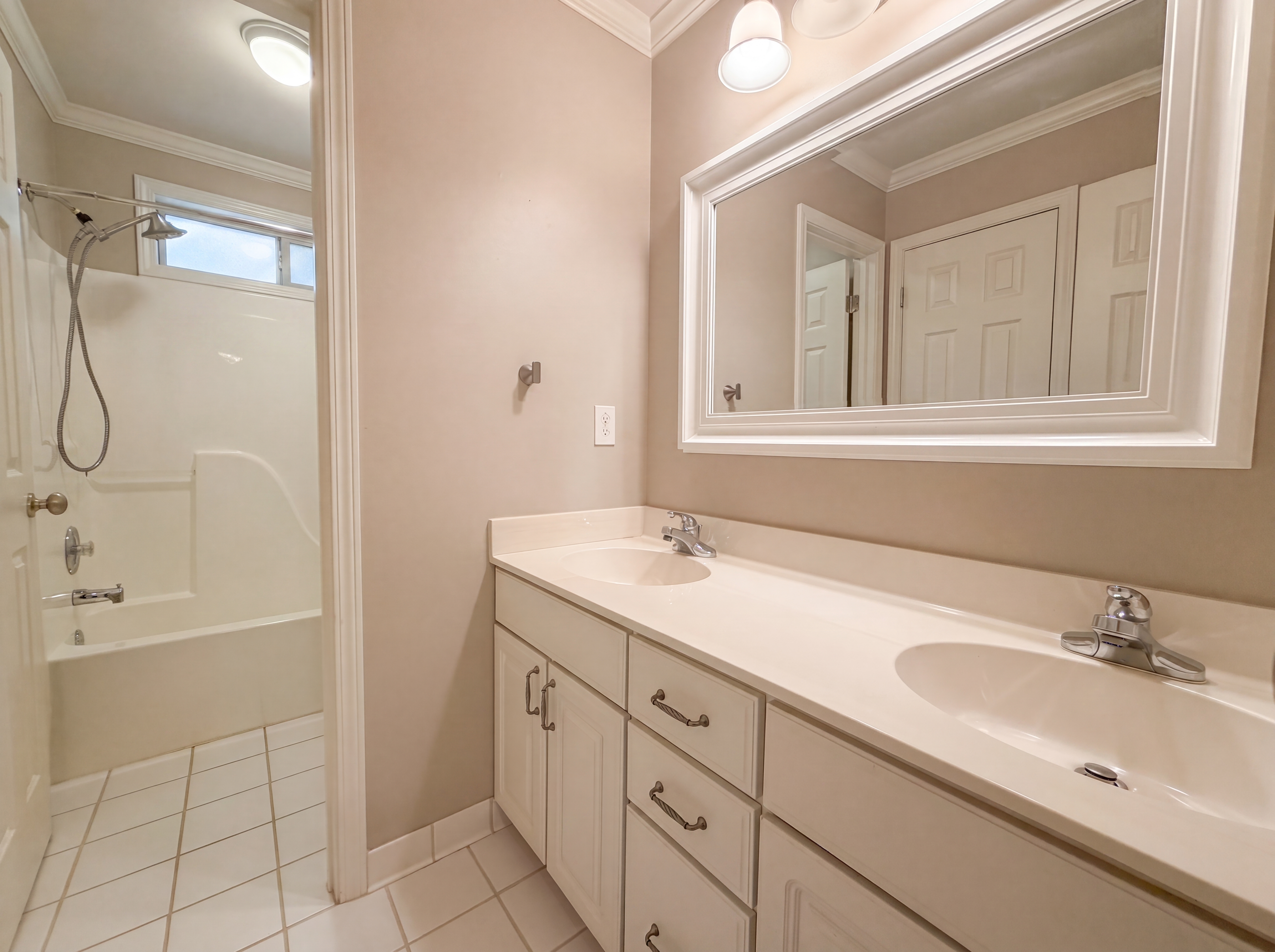 Photo 16 of 34 of 2299 Camden Dr SW, Marietta, GA