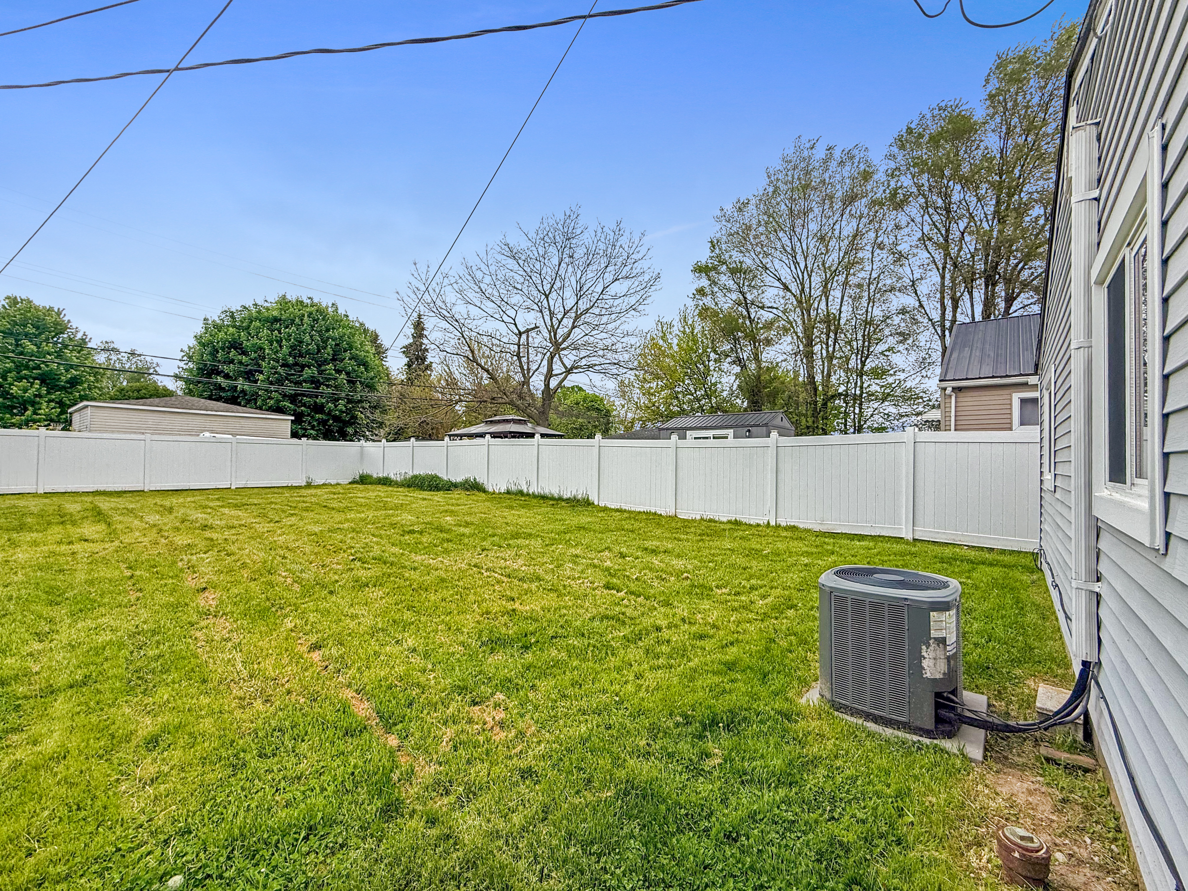 Photo 15 of 17 of 7912 Pine St, Taylor, MI