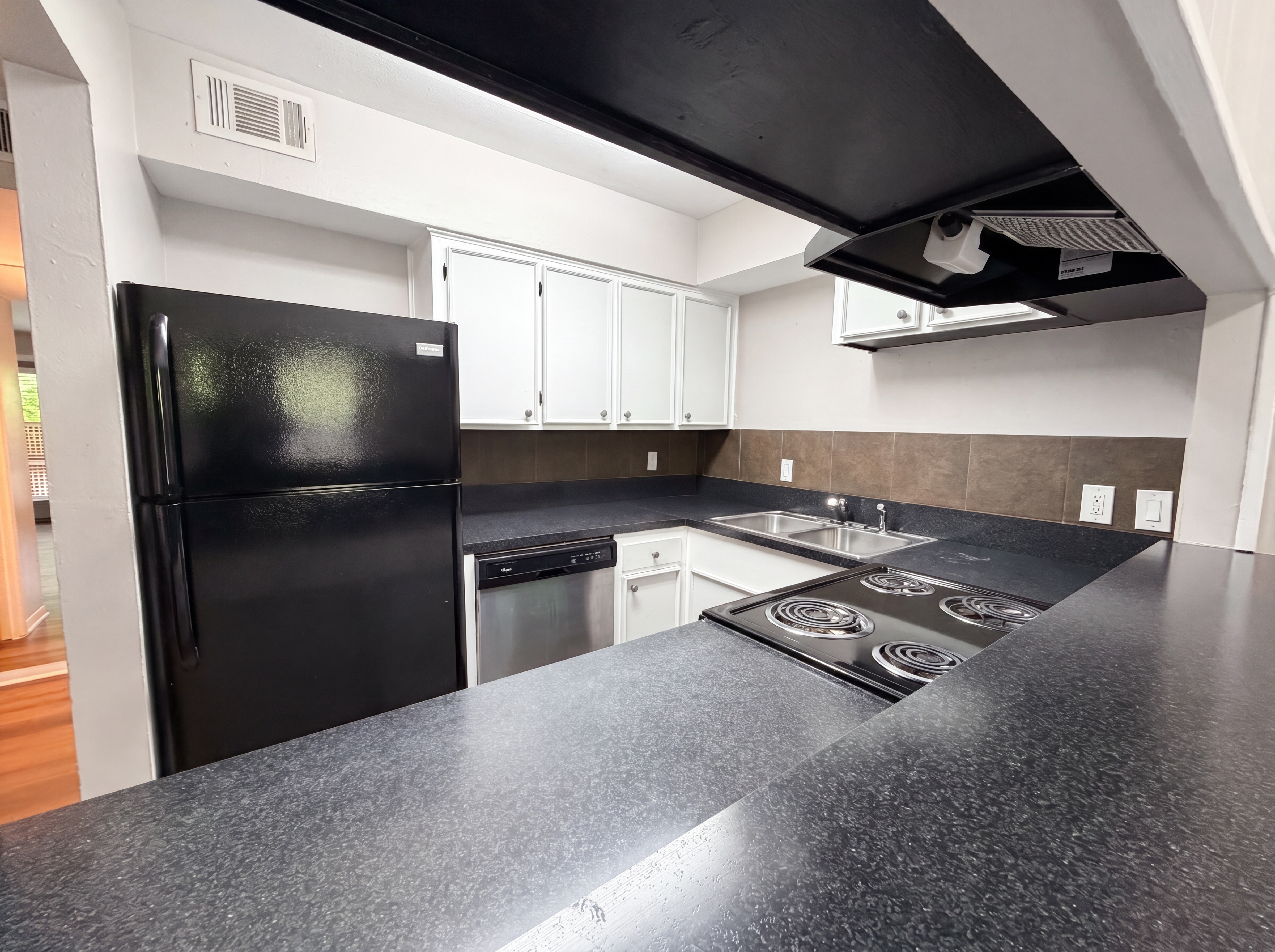 Photo 9 of 17 of 3938 W Alabama St, Houston, TX