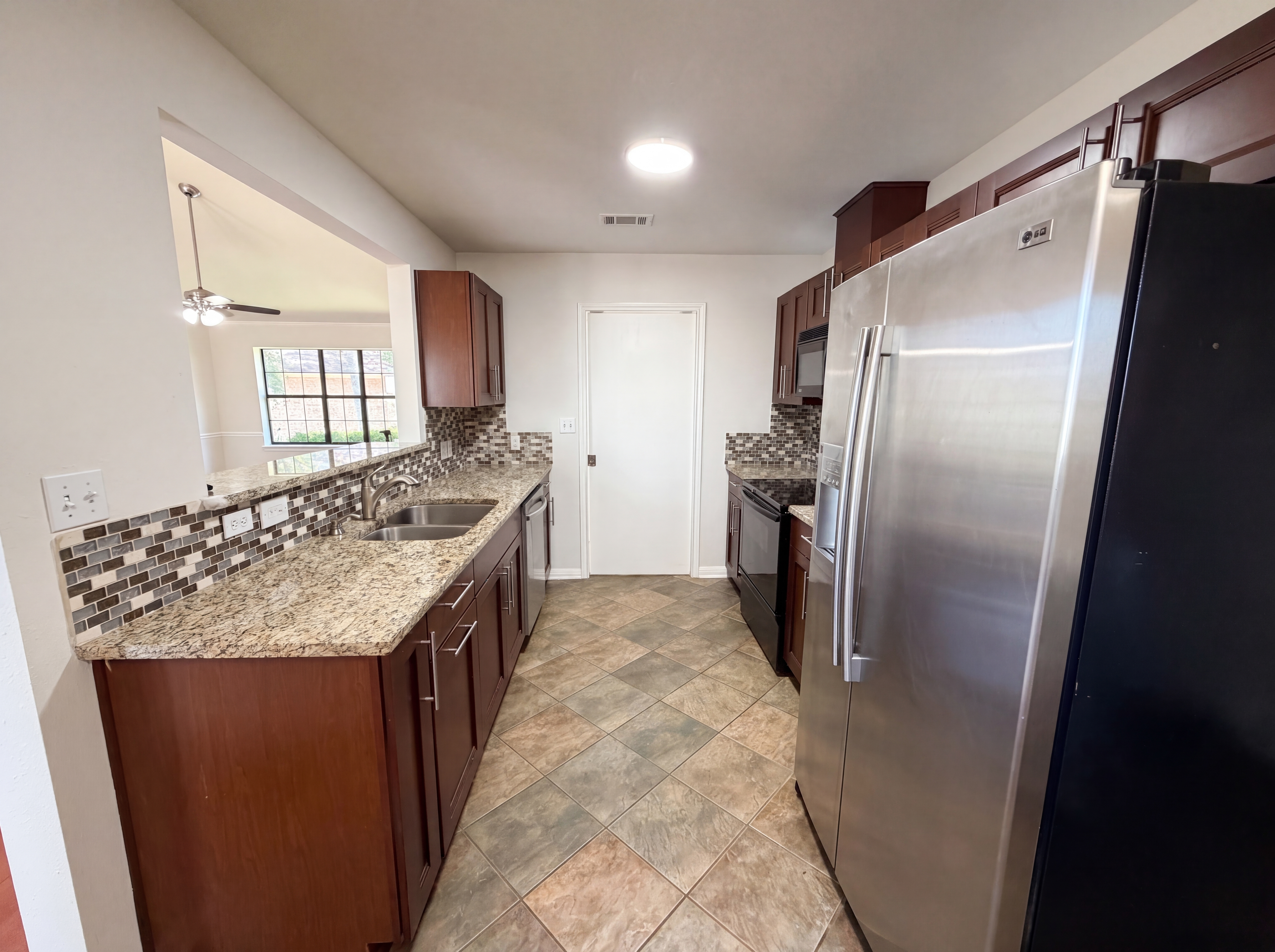 Photo 7 of 17 of 1111 N Riviera Cir, Cedar Park, TX