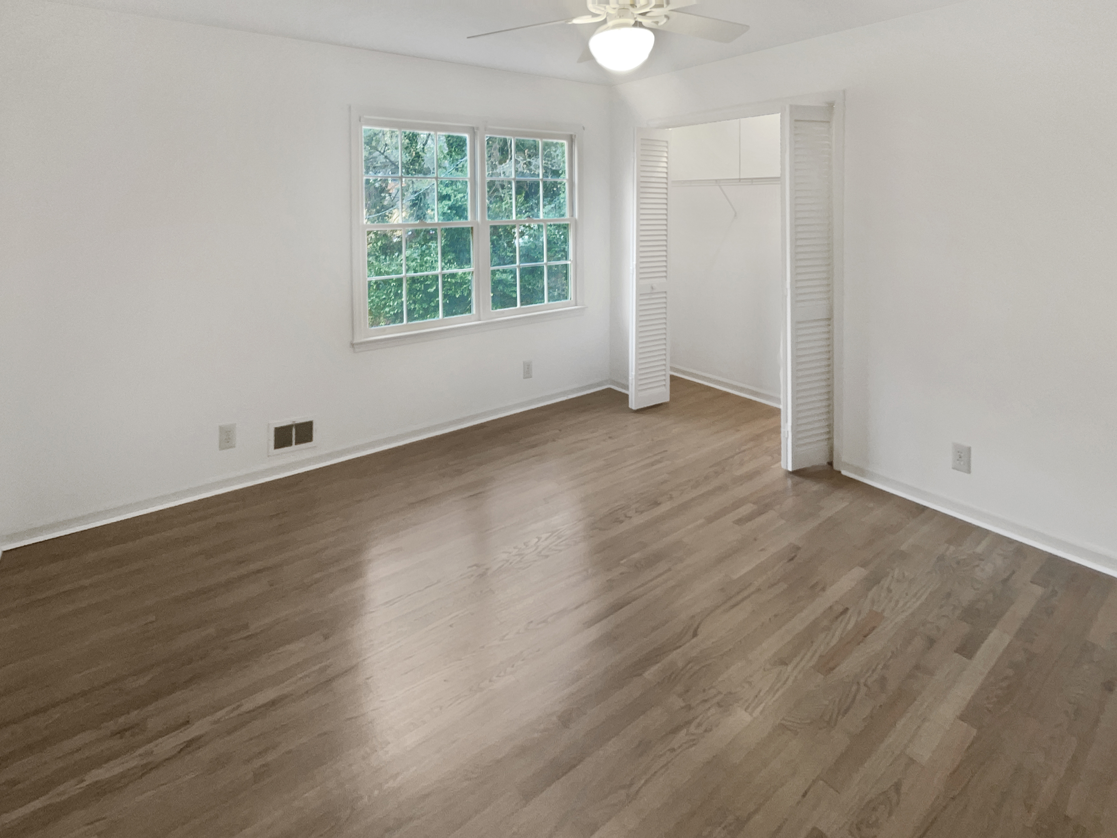 Photo 9 of 26 of 3969 Briaridge Cir, Atlanta, GA