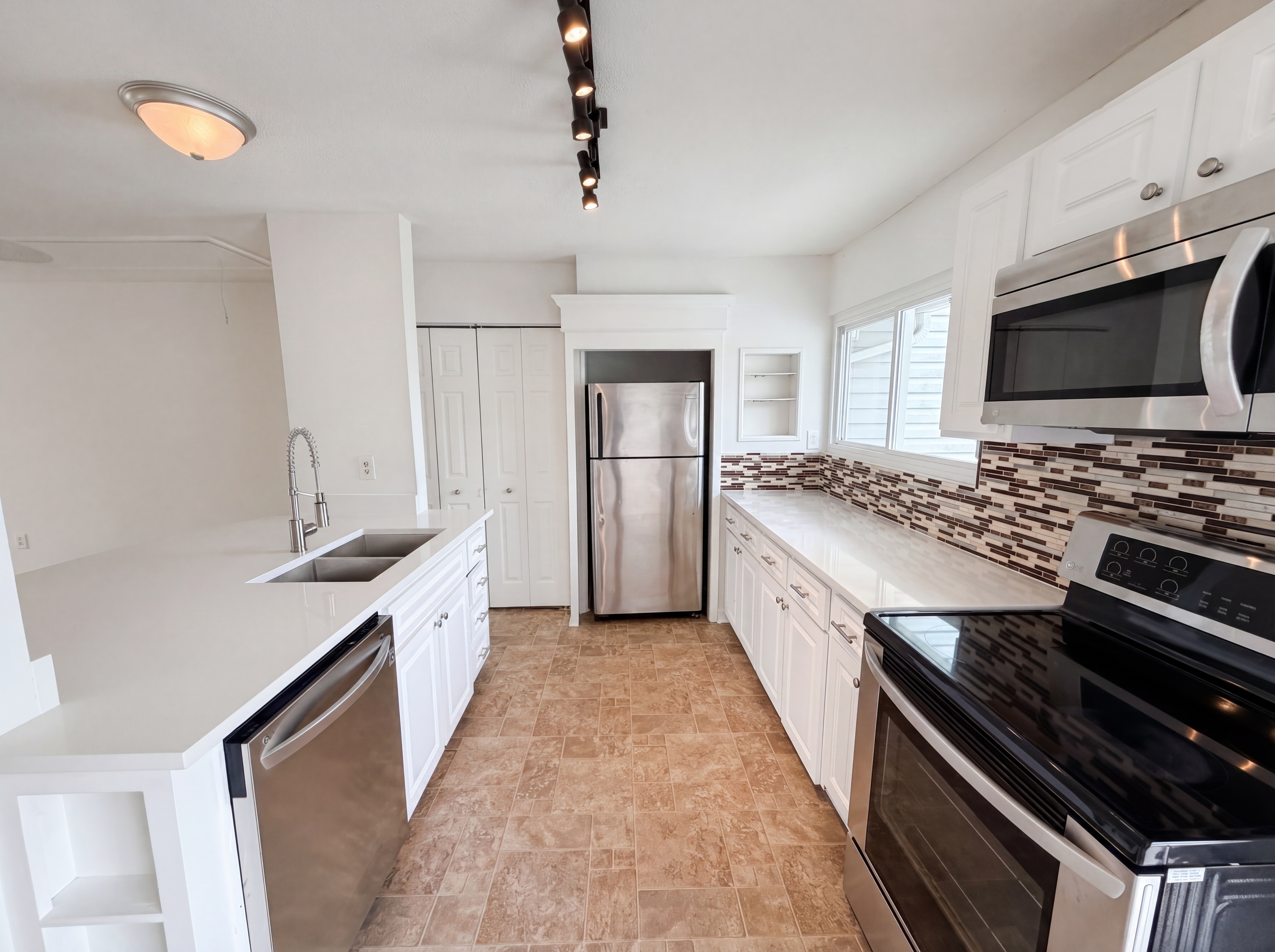 Photo 2 of 17 of 79 Topsail Ct, Greenville, SC