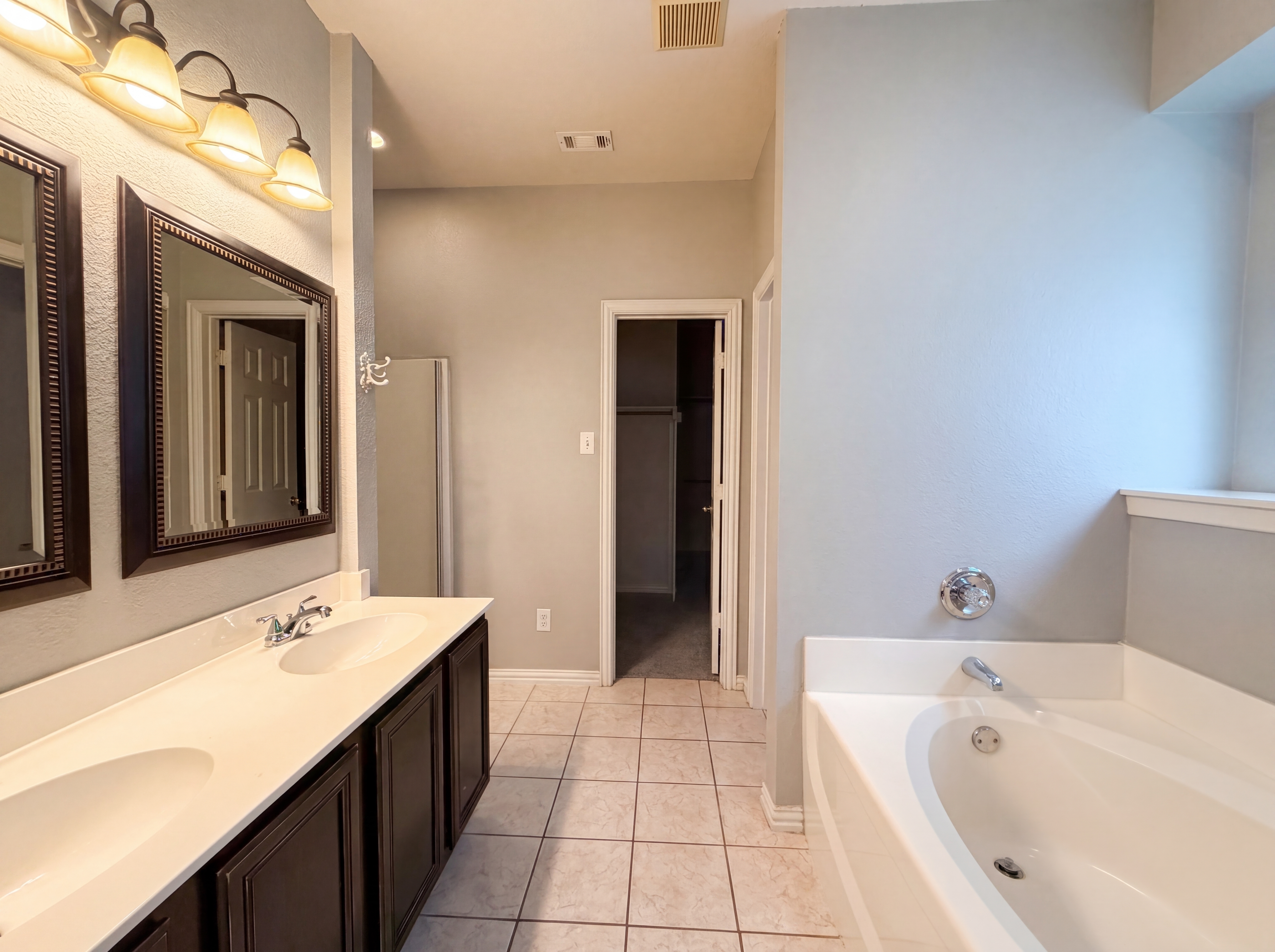 Photo 13 of 19 of 9801 Cedarcrest Dr, Providence Village, TX