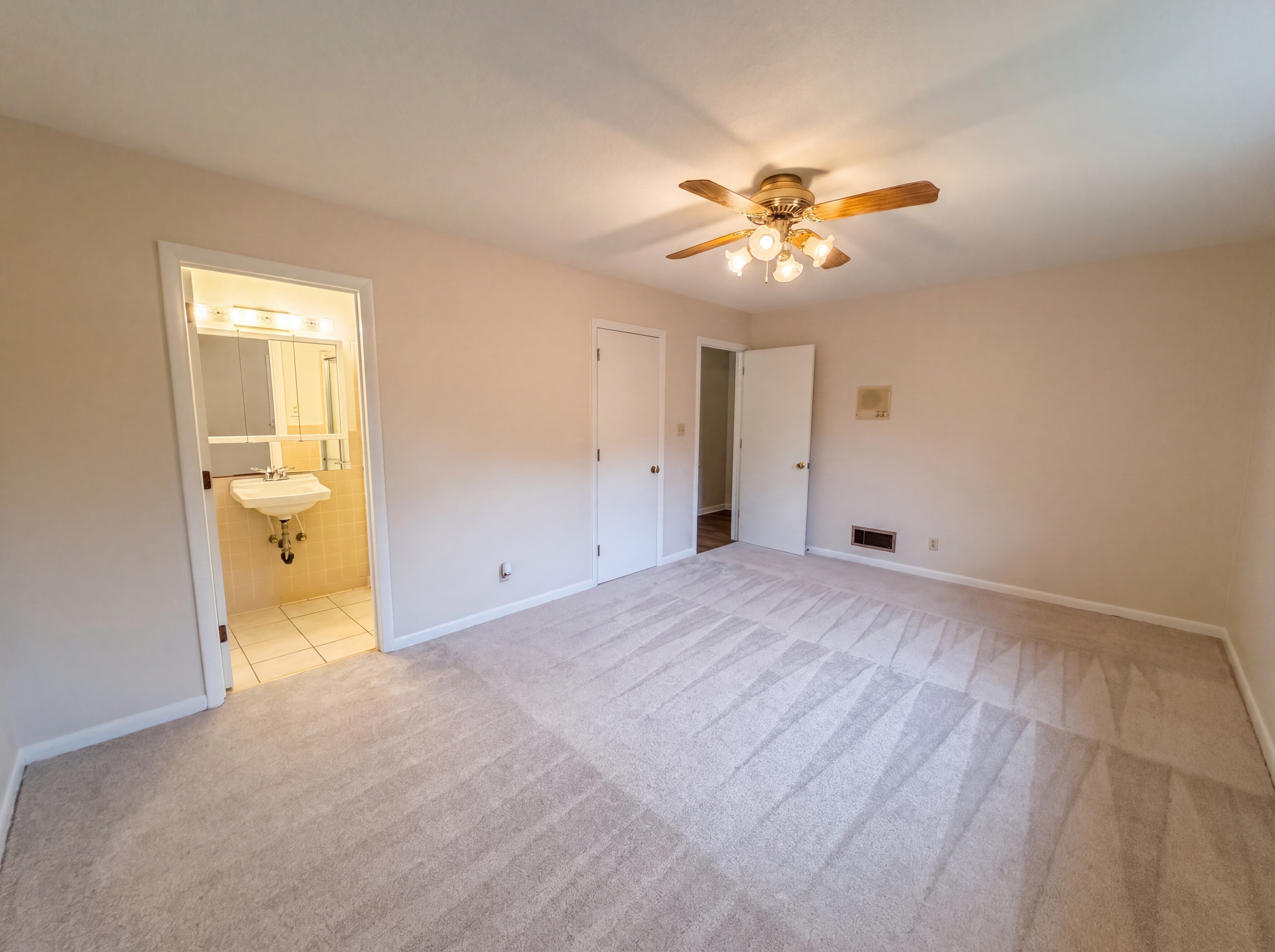 Photo 12 of 19 of 128 Greenview Dr, Kannapolis, NC