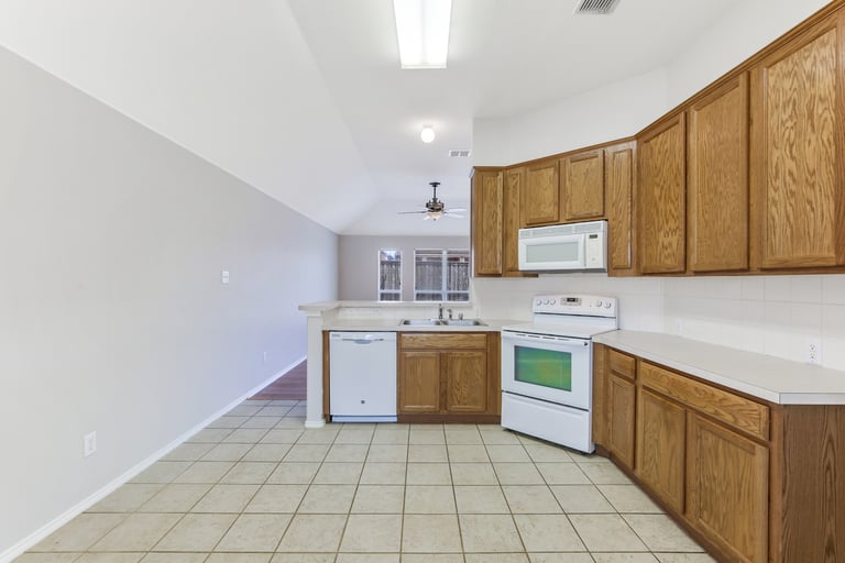 Photo 2 of 25 - 305 Millford Rd, Roanoke, TX 76262