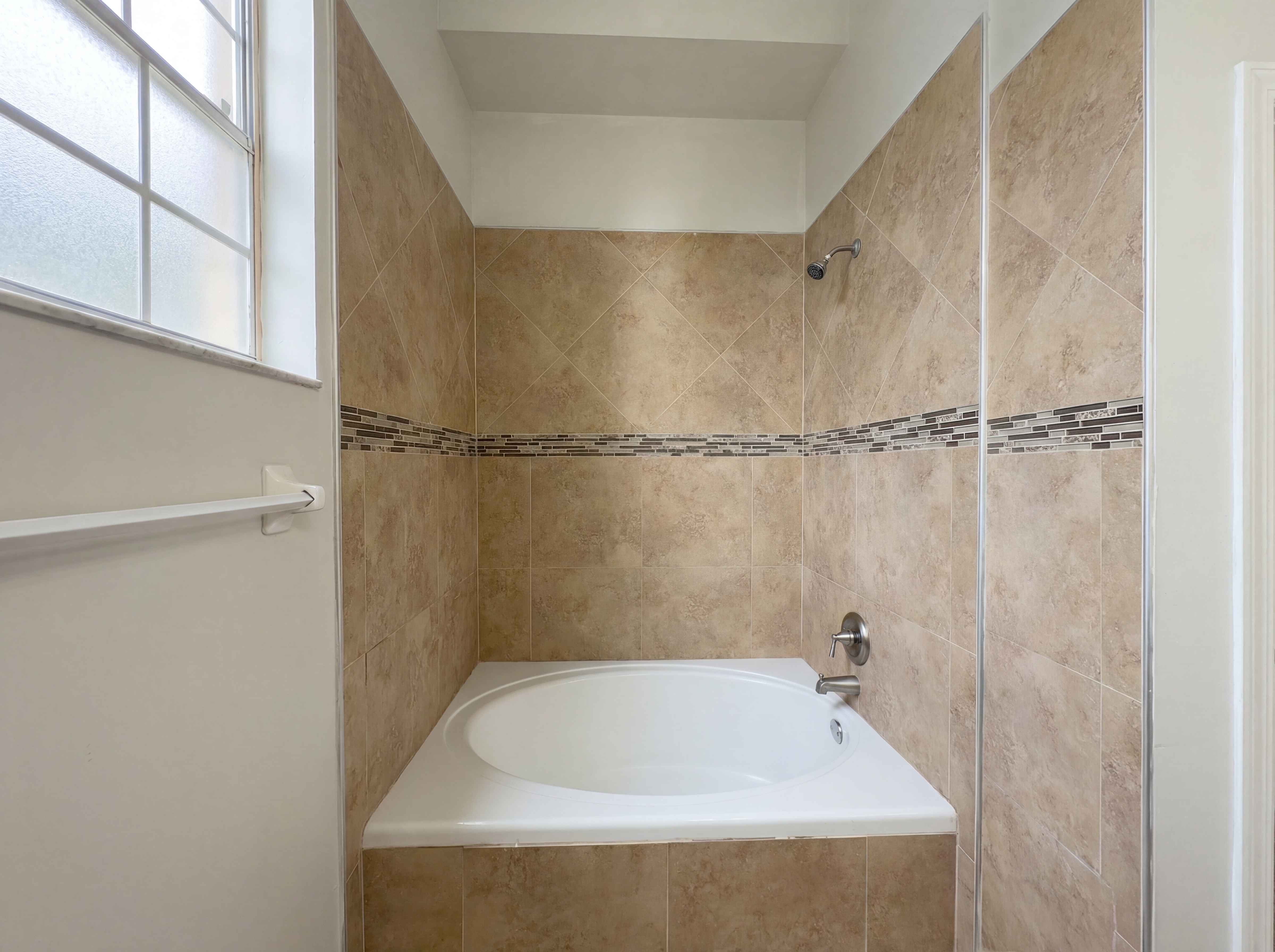Photo 15 of 18 of 1696 Chatham Cir, Apopka, FL
