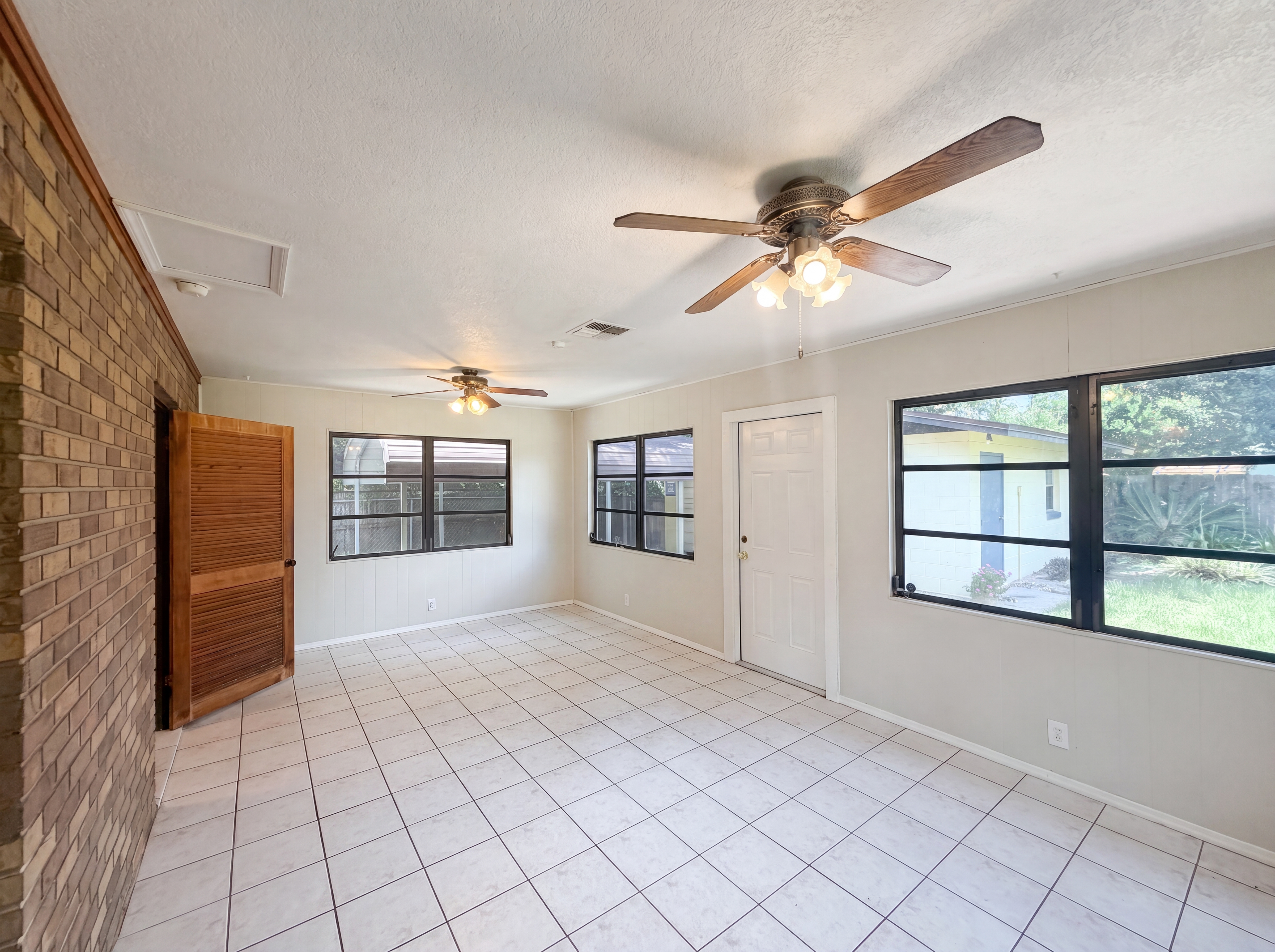 Photo 8 of 17 of 3129 Avenue W NW, Winter Haven, FL