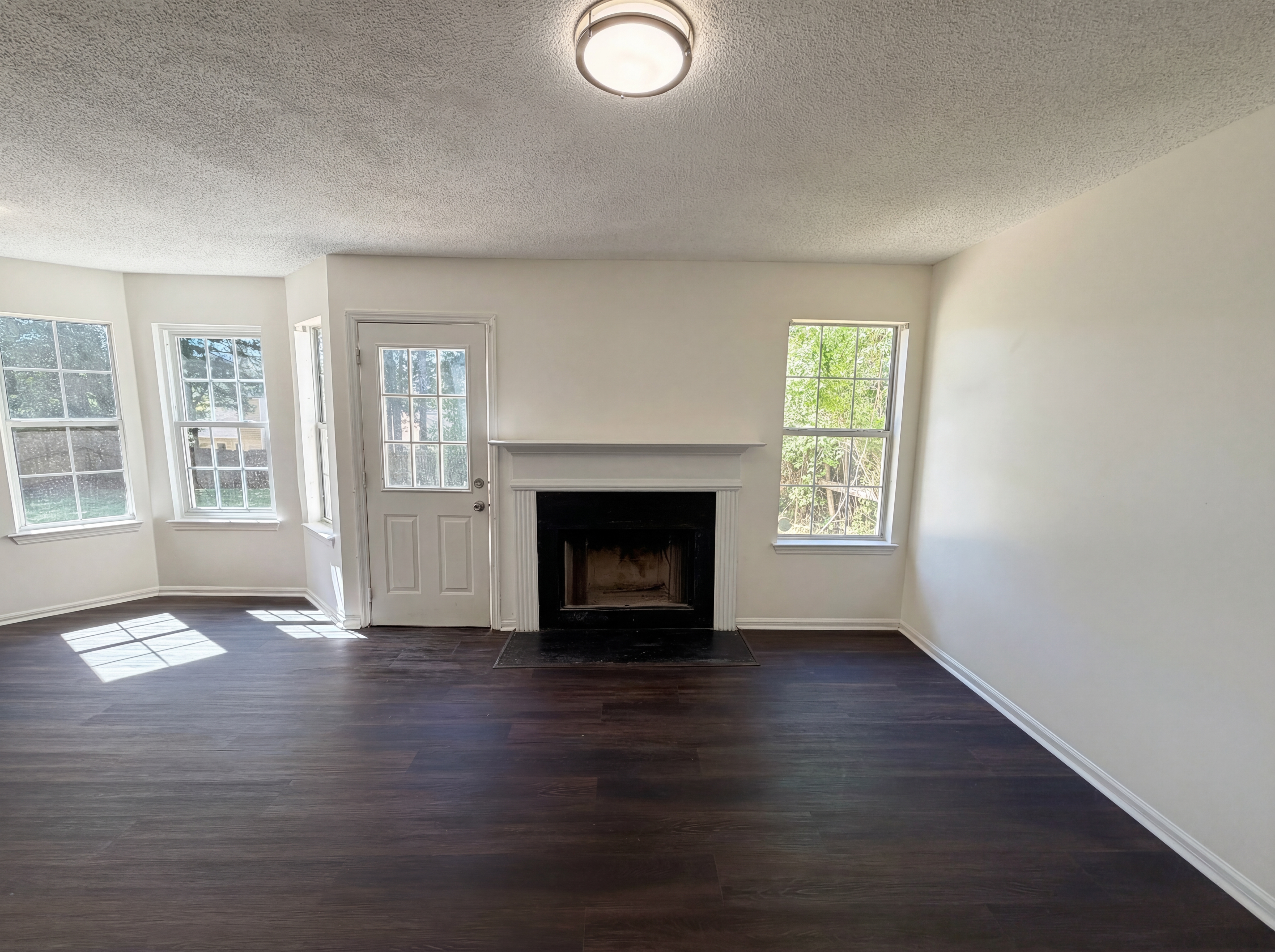 Photo 3 of 23 of 2214 Rambling Way, Lithonia, GA