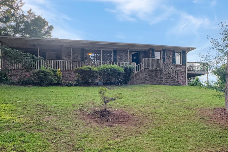 Property photo 1 of 3950 Skyland Blvd E