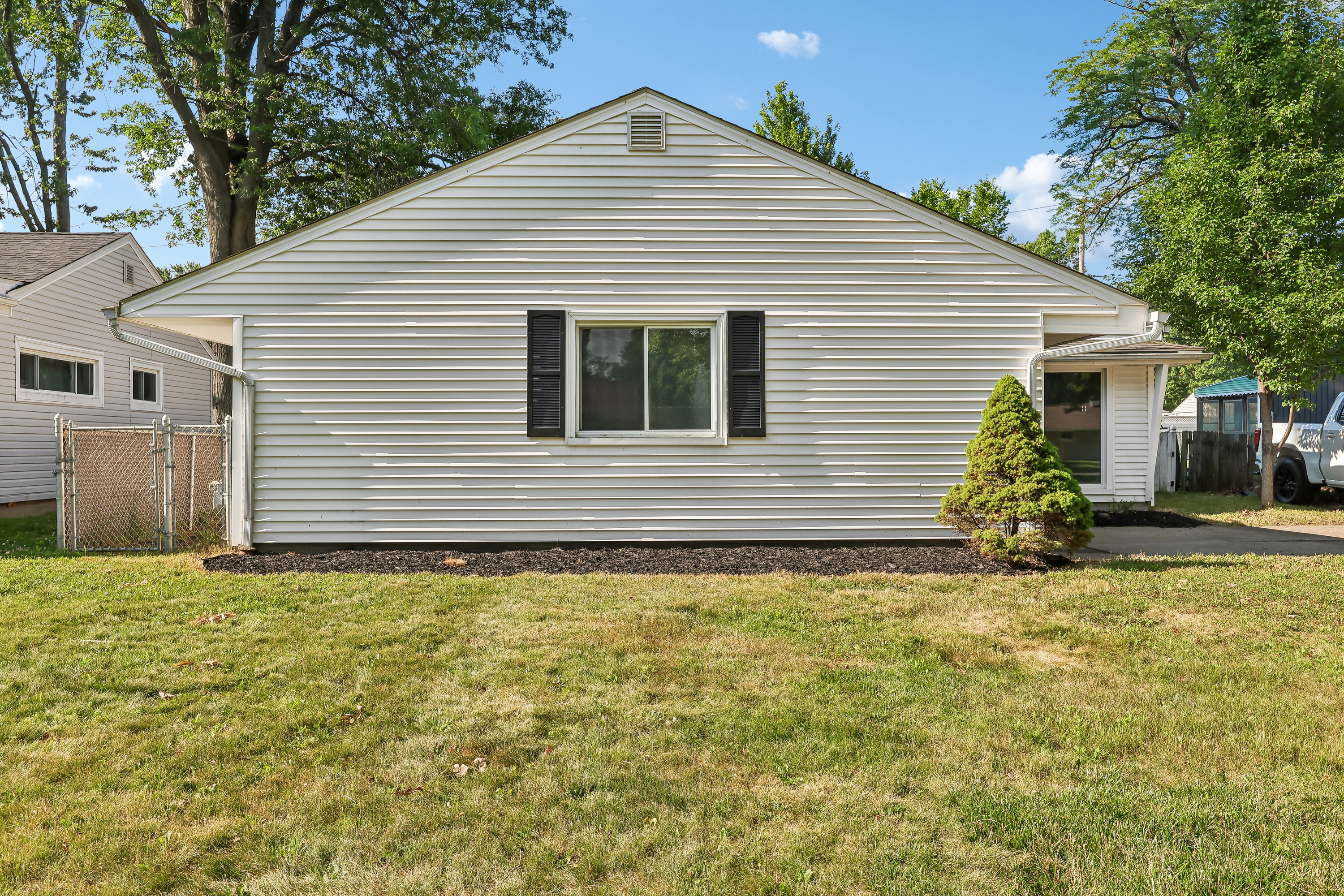 Photo 30 of 33 of 9011 Manorford Dr, Cleveland, OH