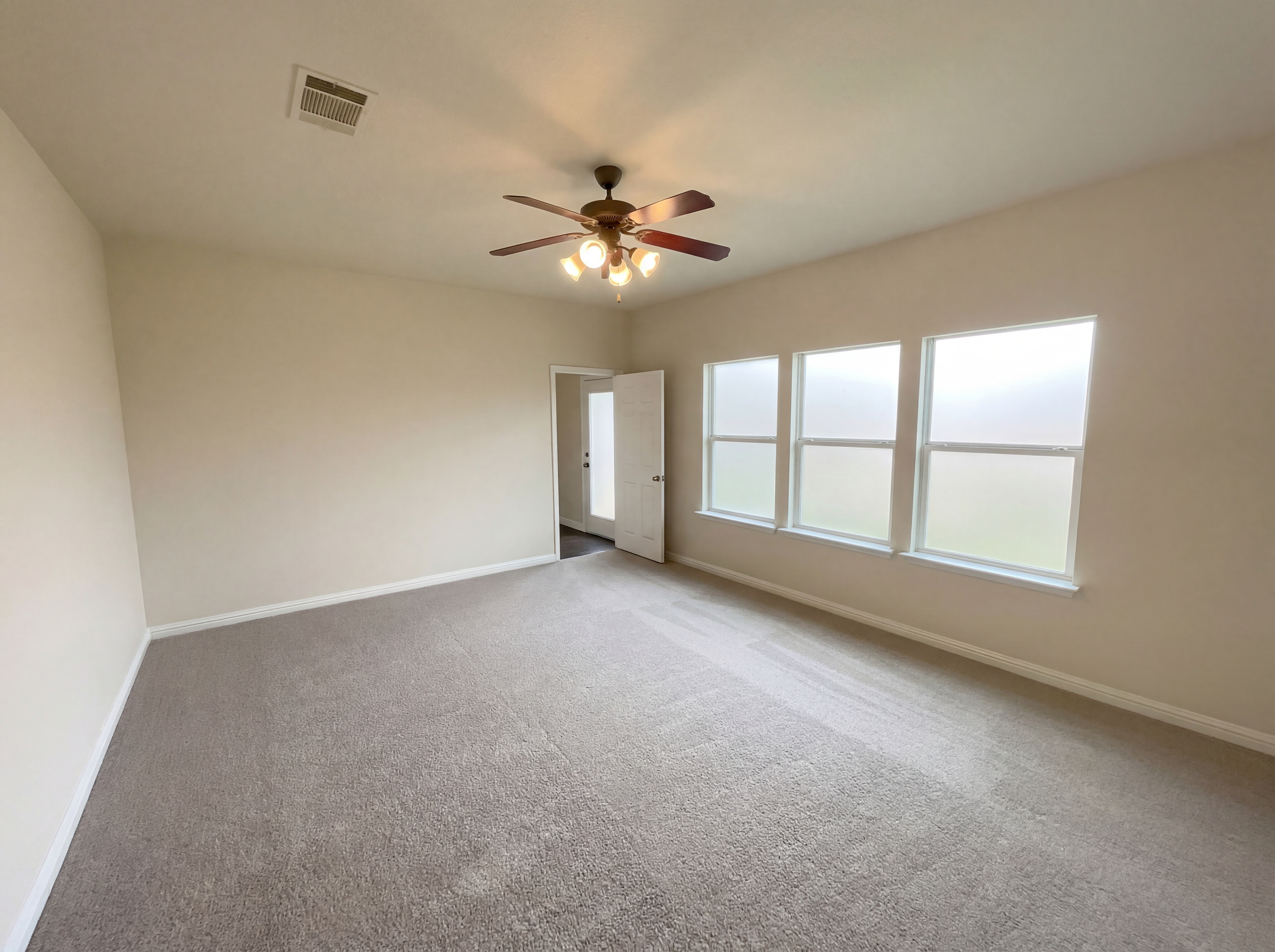 Photo 14 of 26 of 128 Inman Dr, Hutto, TX