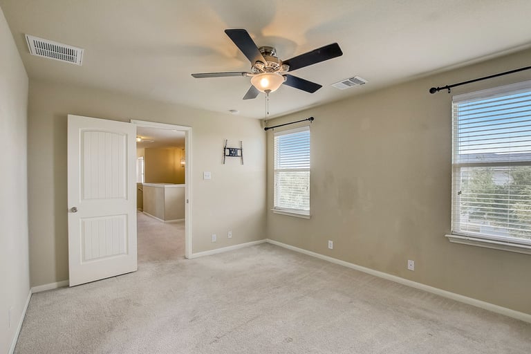 Photo 22 of 33 - 904 Alamo Plaza Dr, Cedar Park, TX 78613