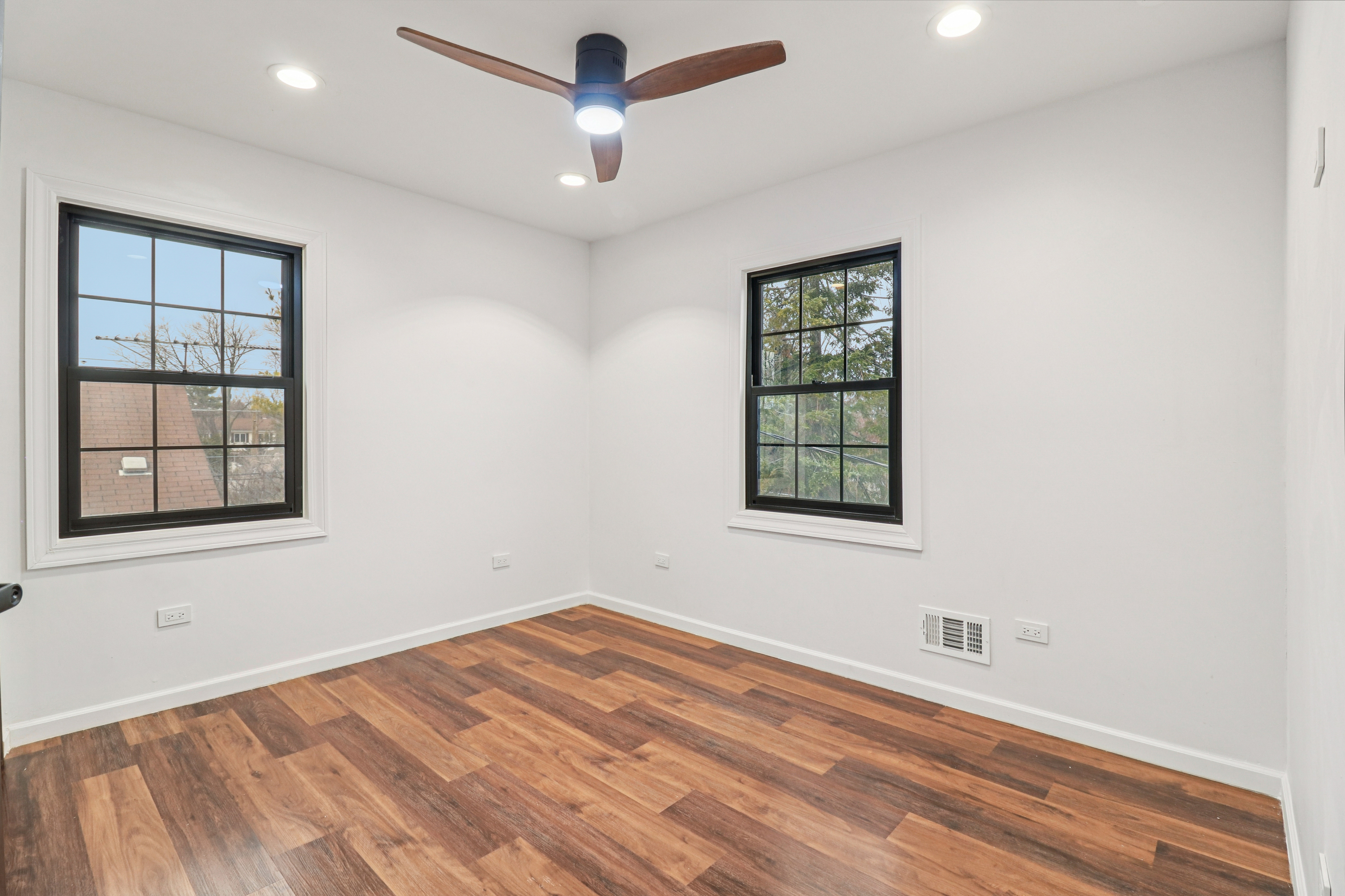 Photo 31 of 48 of 1509 Center St, Des Plaines, IL
