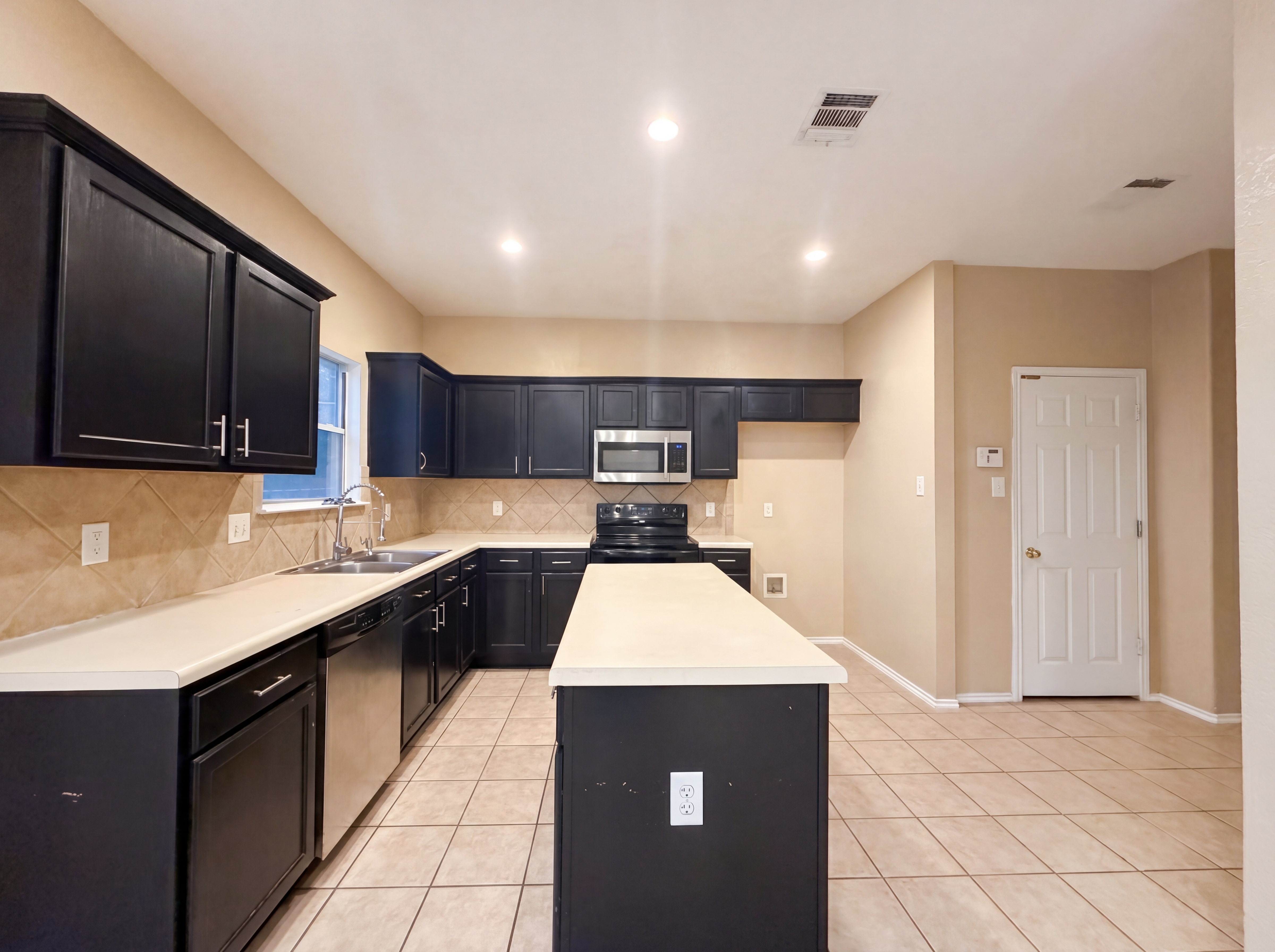 Photo 2 of 21 of 5103 Sydney Harbour Ct, Killeen, TX
