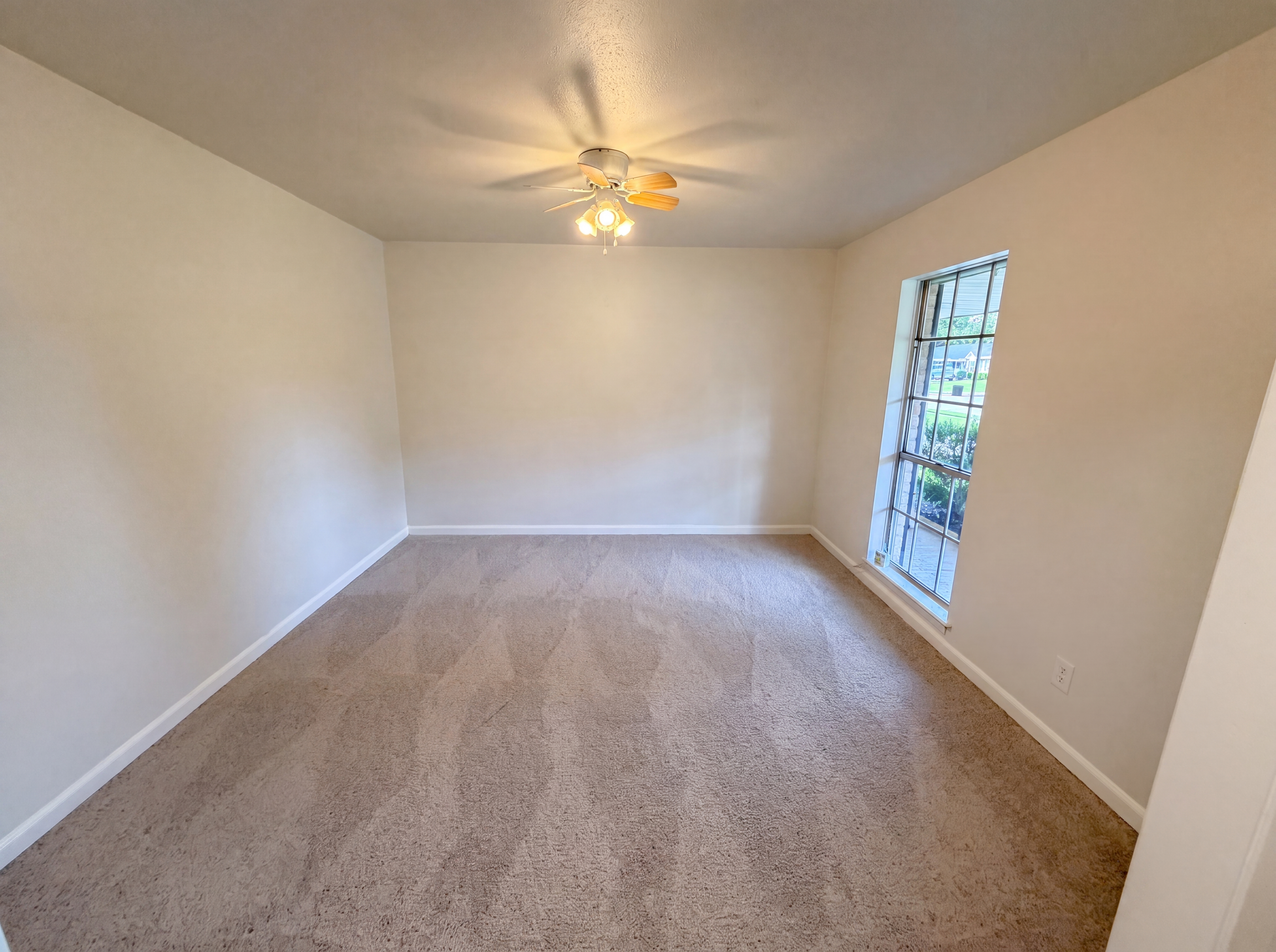 Photo 4 of 26 of 910 Luella Ave, Deer Park, TX