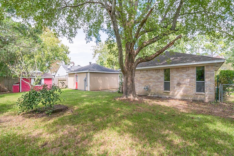 Photo 5 of 35 - 15014 Penn Hills Ln, Houston, TX 77062